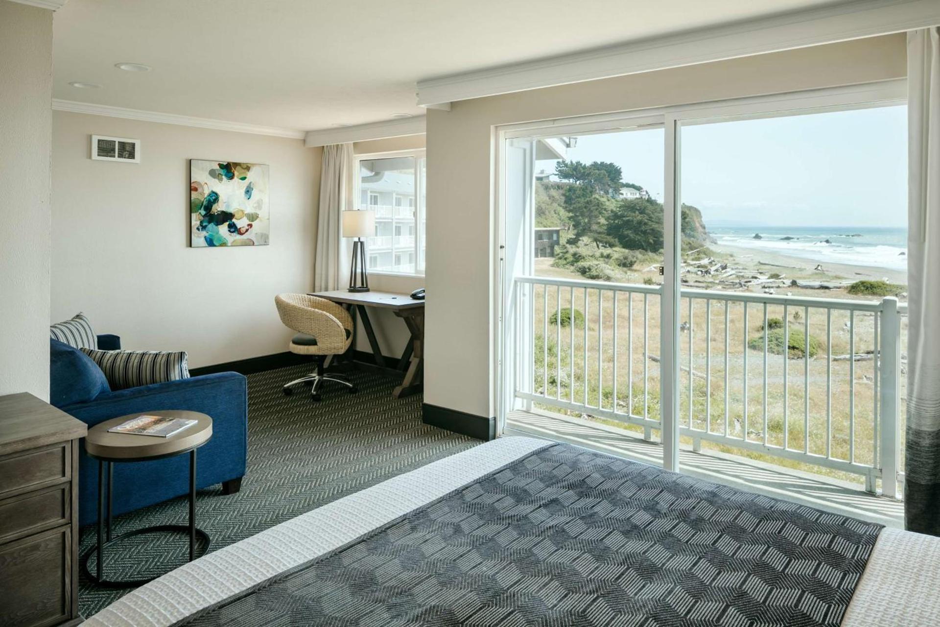 Beachfront Inn photo 44