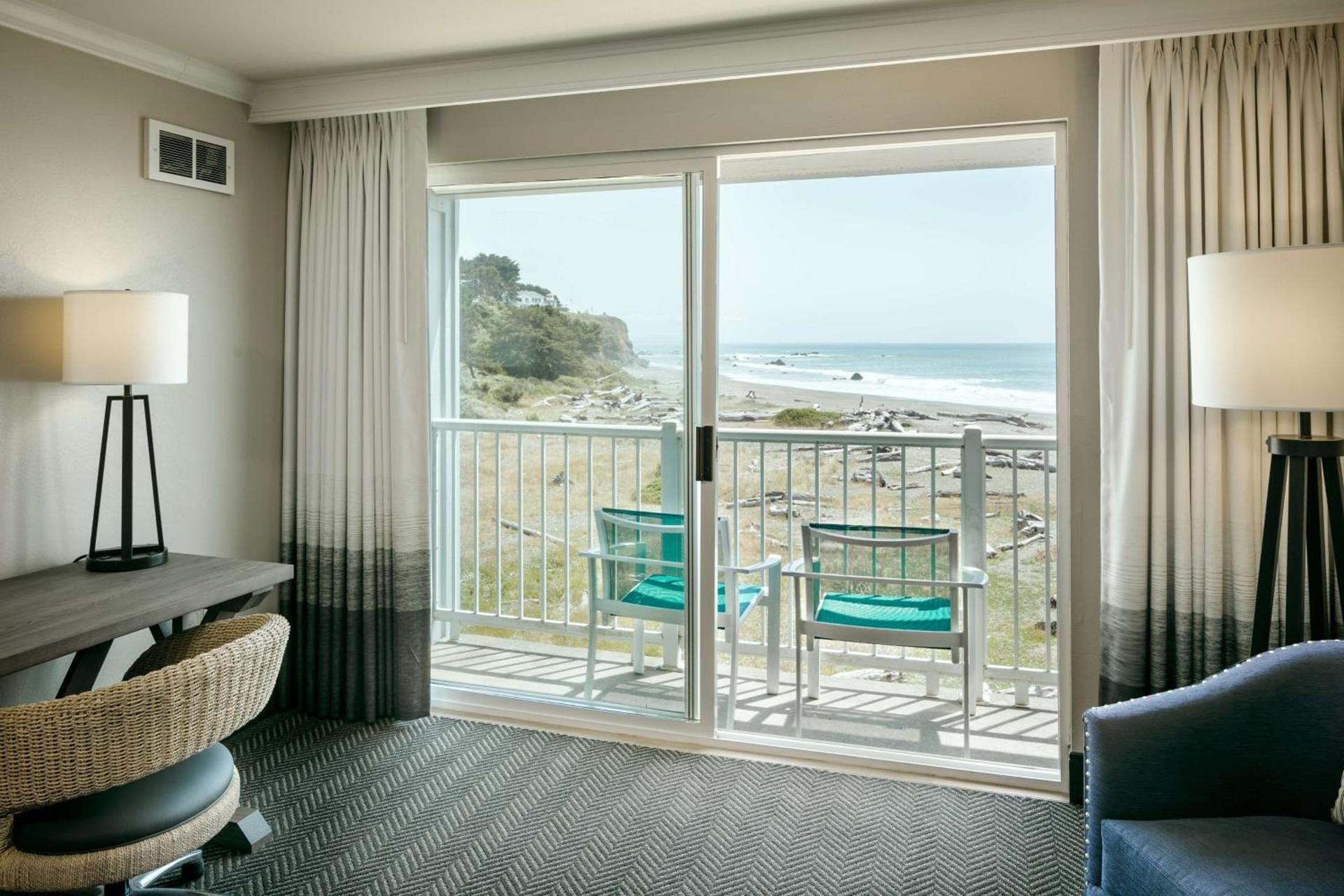 Beachfront Inn photo 40