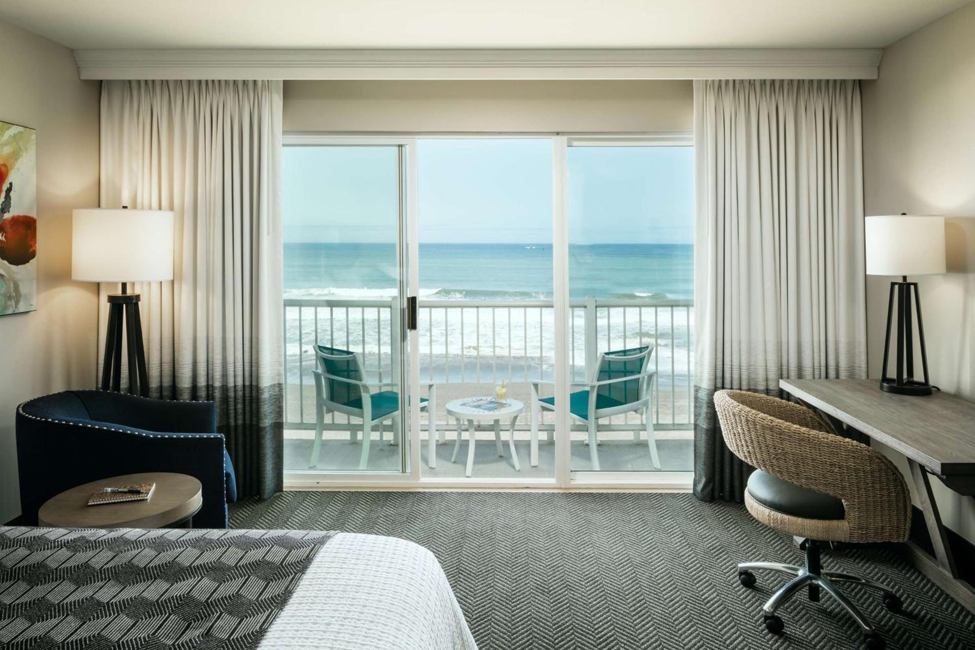 Beachfront Inn photo 32