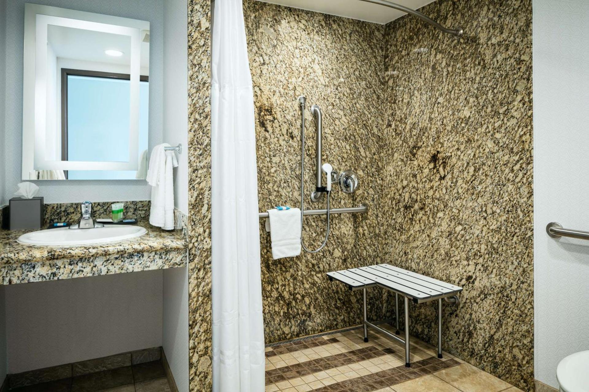 Beachfront Inn photo 23