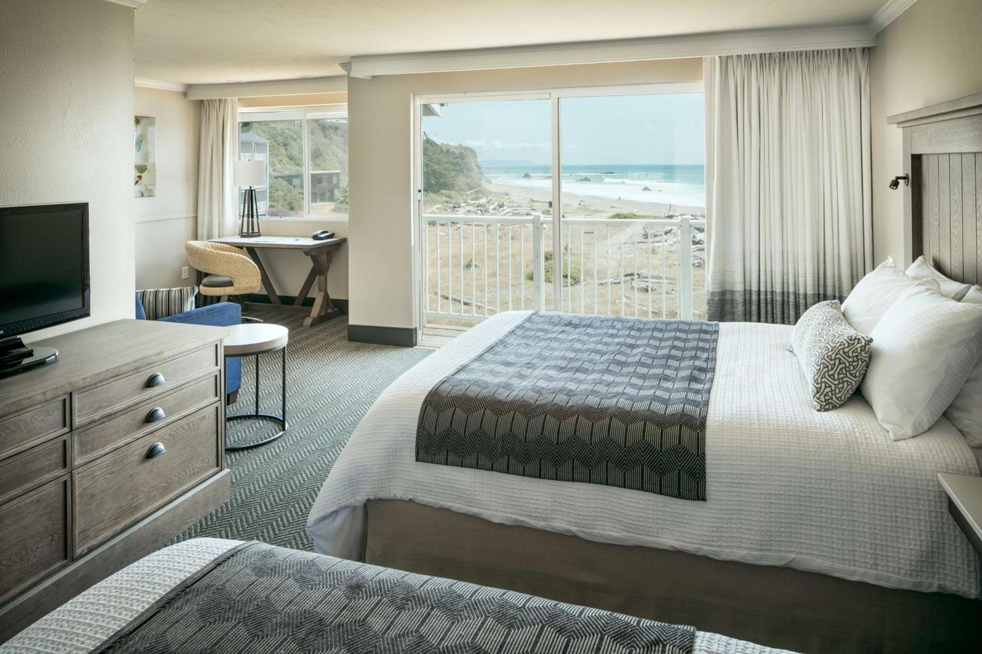 Beachfront Inn photo 22