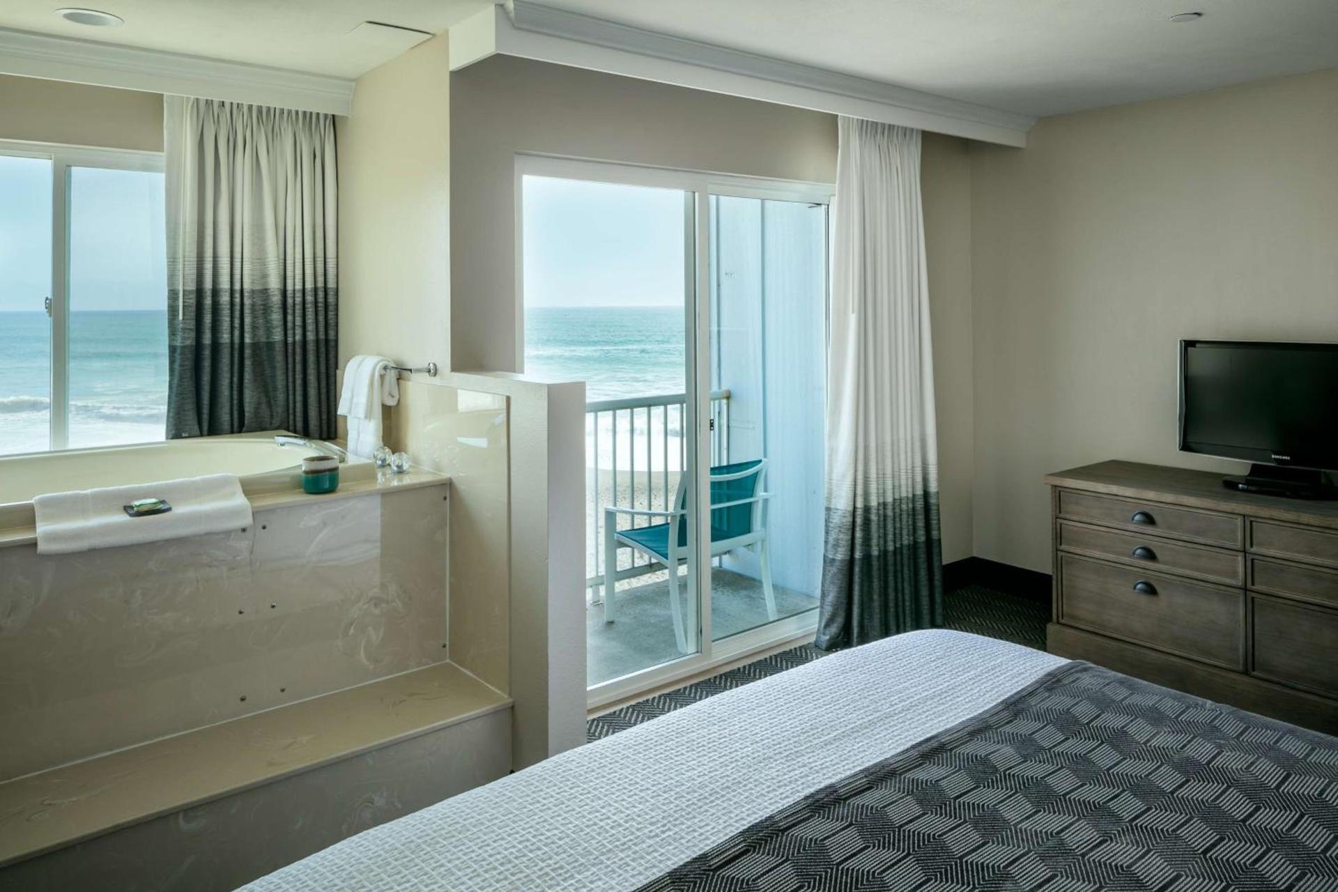 Beachfront Inn photo 19