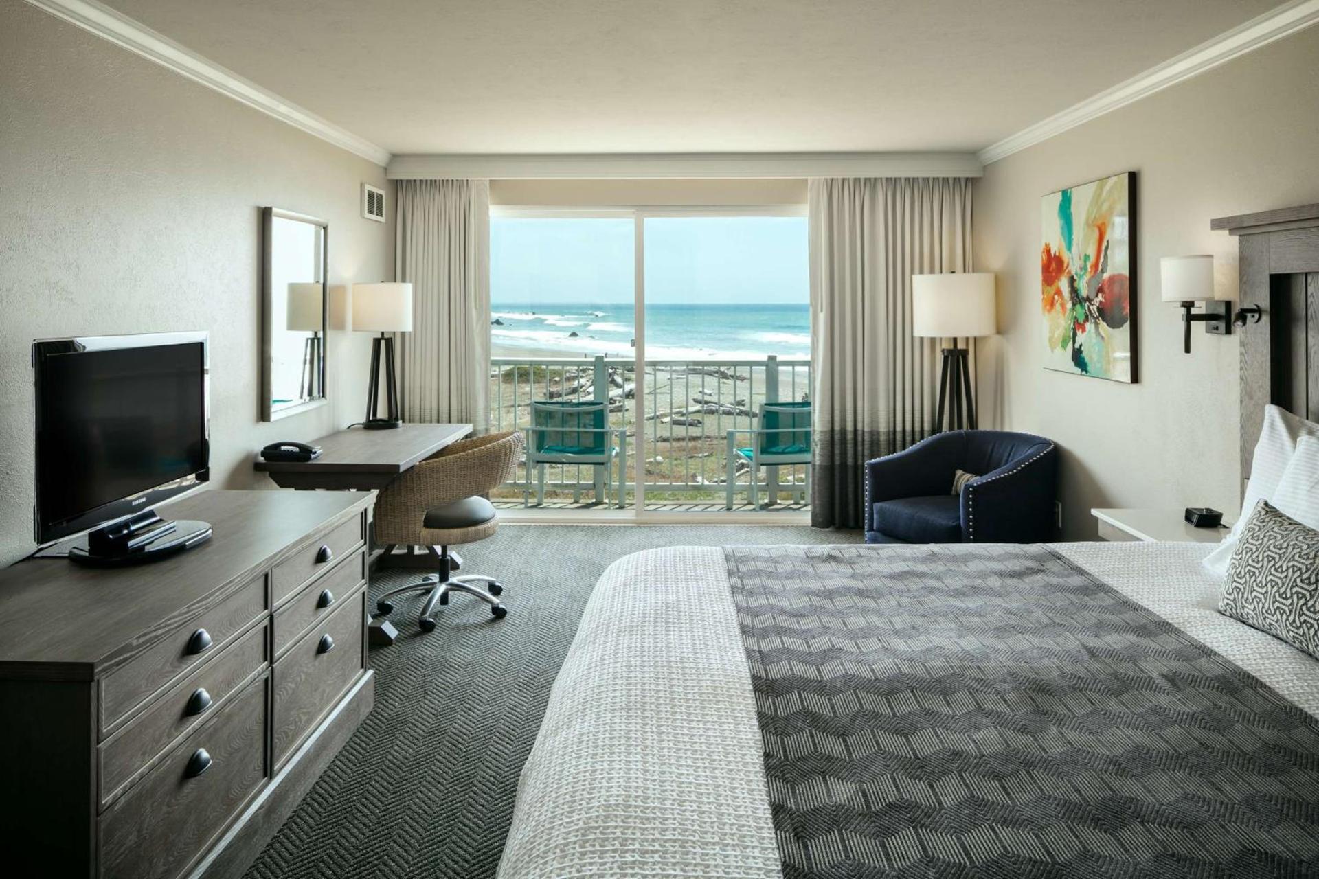 Beachfront Inn photo 17