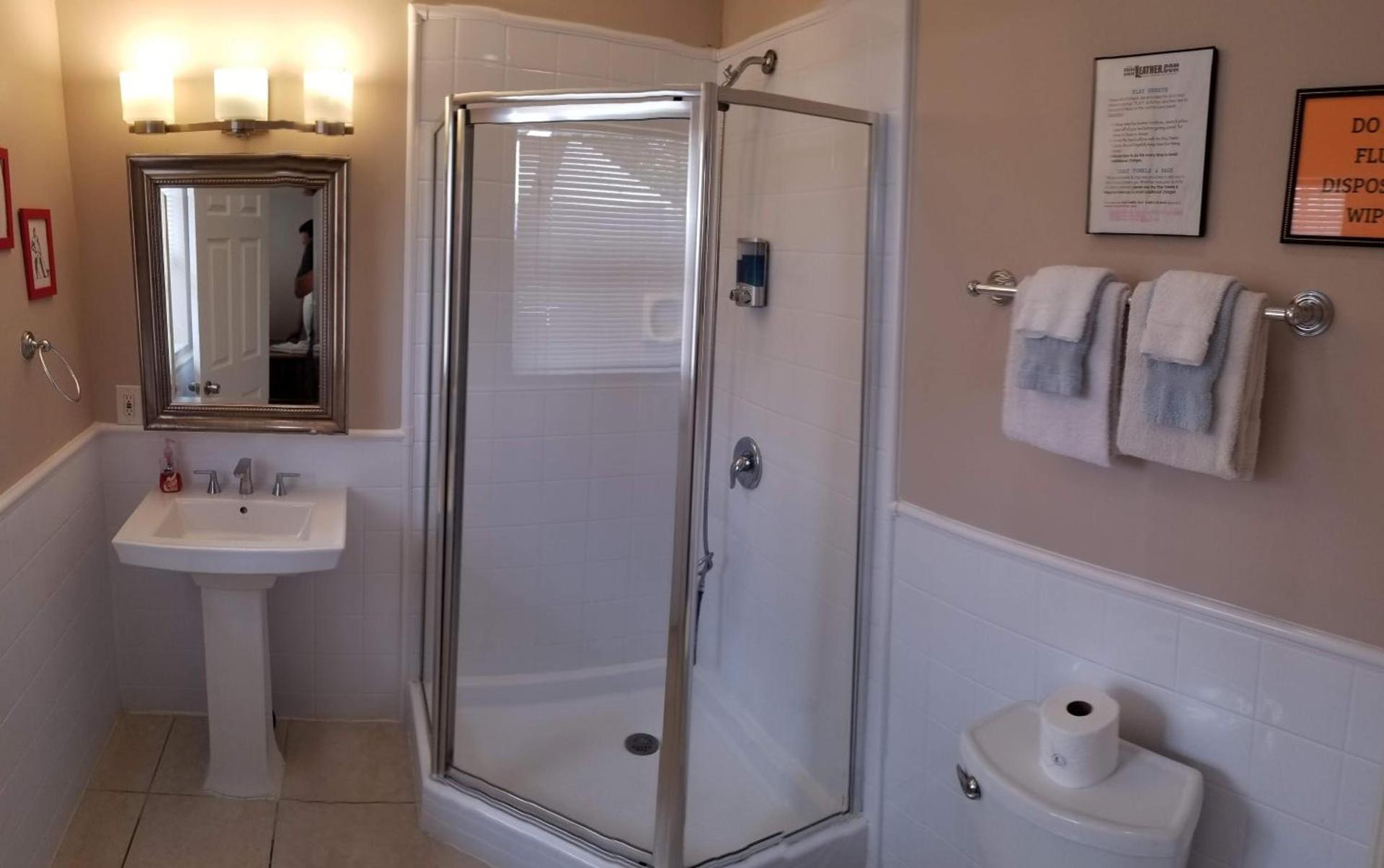 INN LEATHER GUEST HOUSE-GAY MALE ONLY photo 45