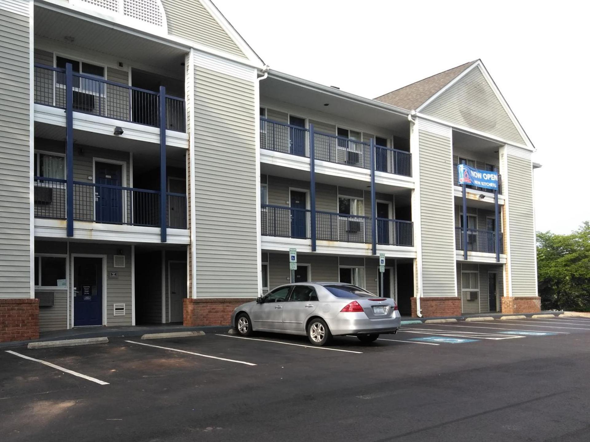 Motel 6-Greensboro, NC - I-40 photo 21