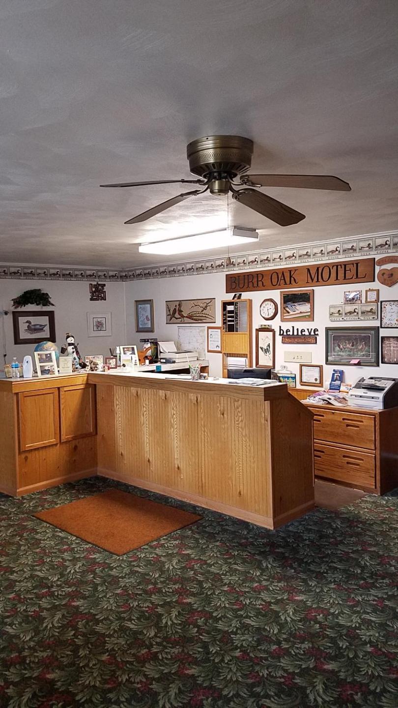 Burr Oak Motel photo 2