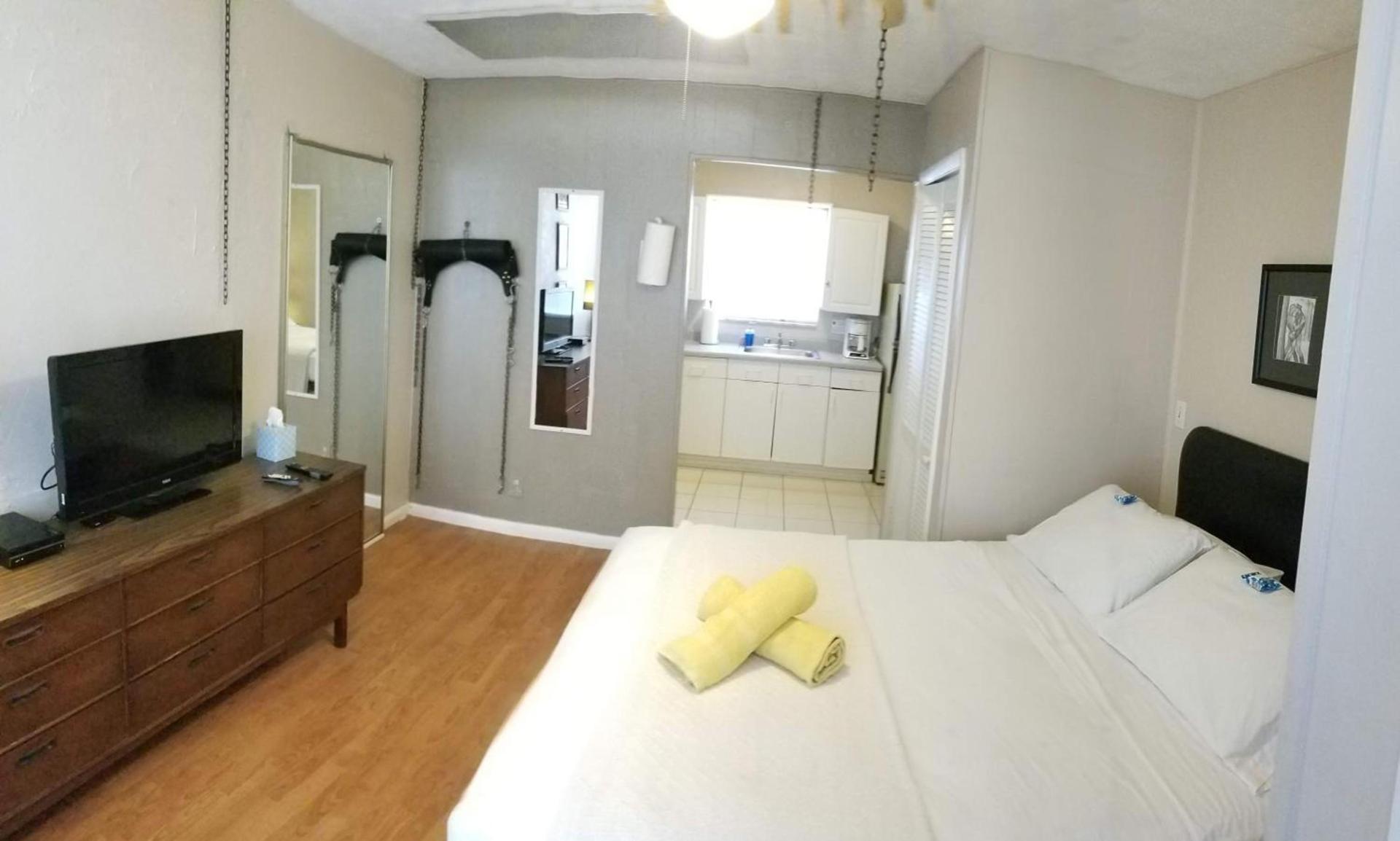 INN LEATHER GUEST HOUSE-GAY MALE ONLY photo 34