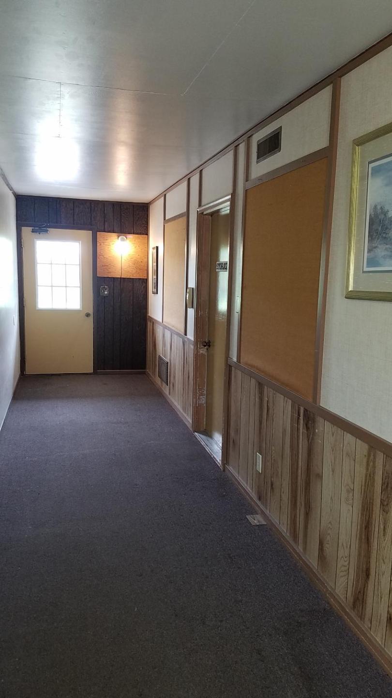 Burr Oak Motel photo 9