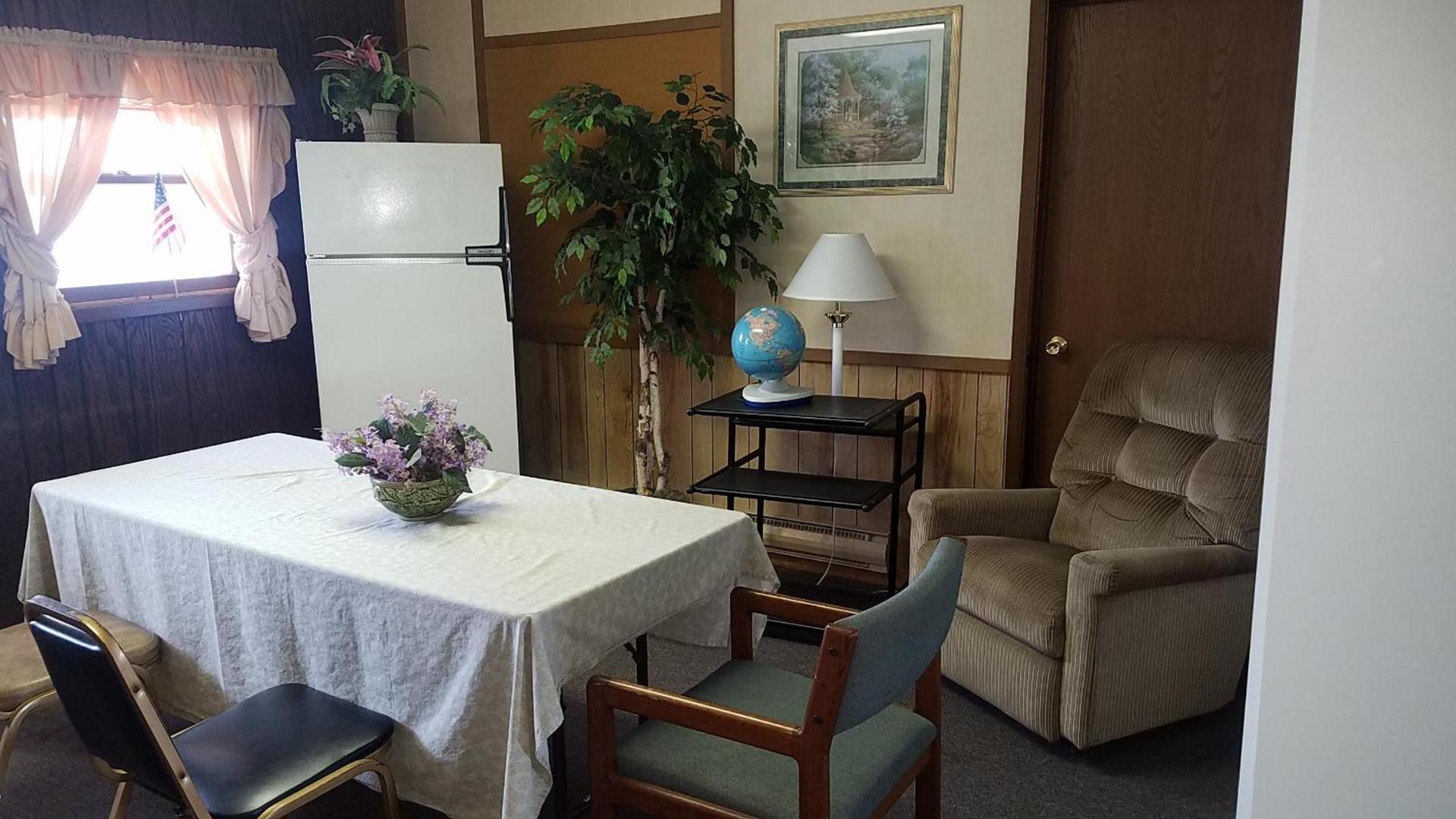 Burr Oak Motel photo 8