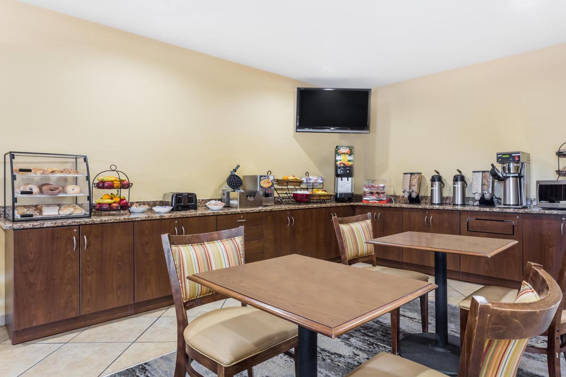 Microtel Inn and Suites by Wyndham Anderson SC photo 41