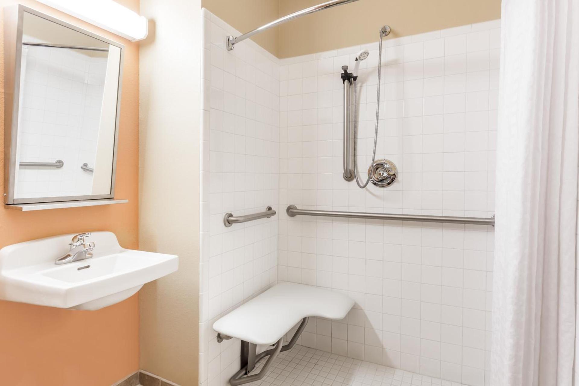 Microtel Inn and Suites by Wyndham Anderson SC photo 51