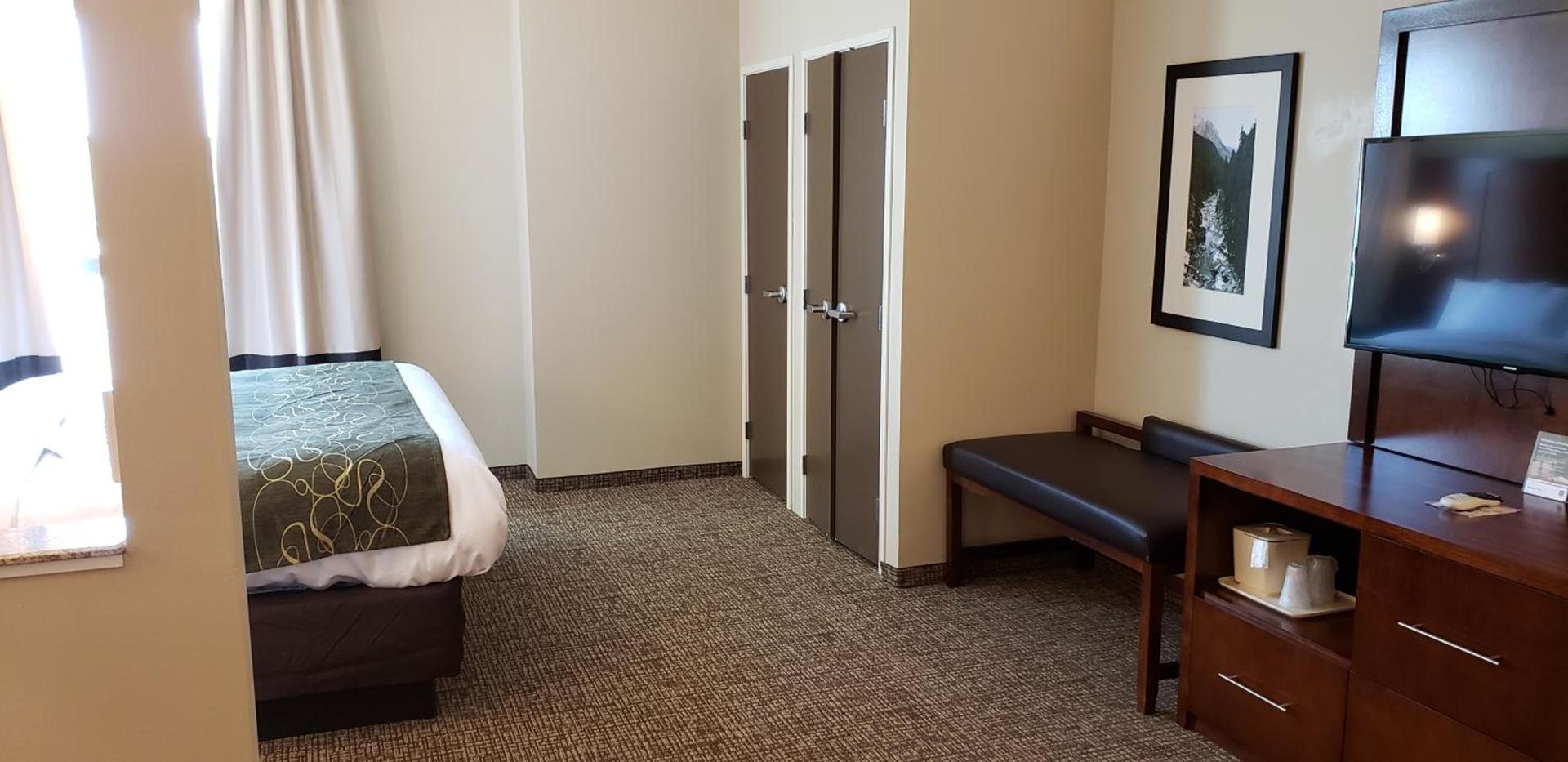 Comfort Suites Denver near Anschutz Medical Campus photo 90