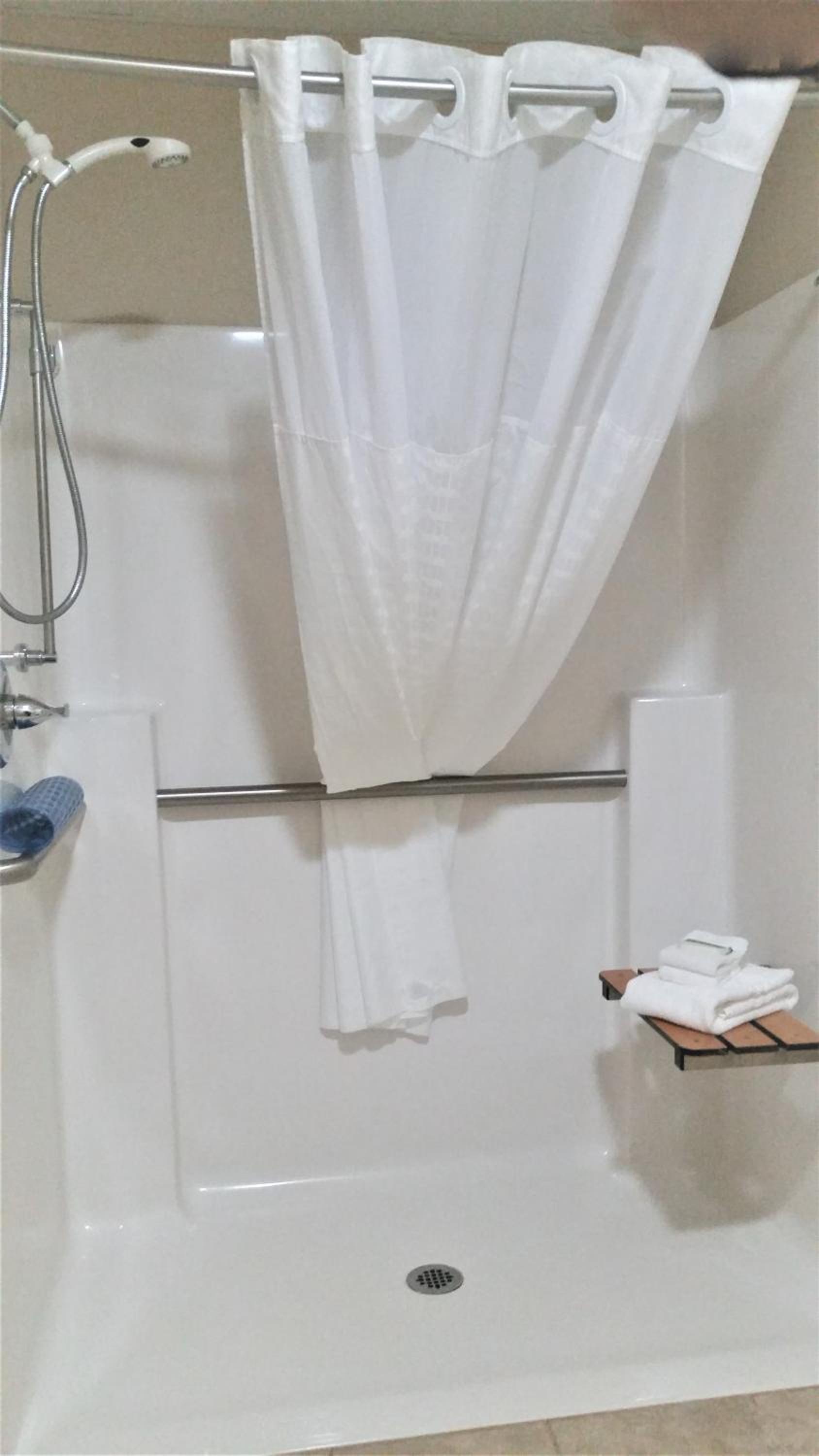 Rock Island Inn & Suites photo 33