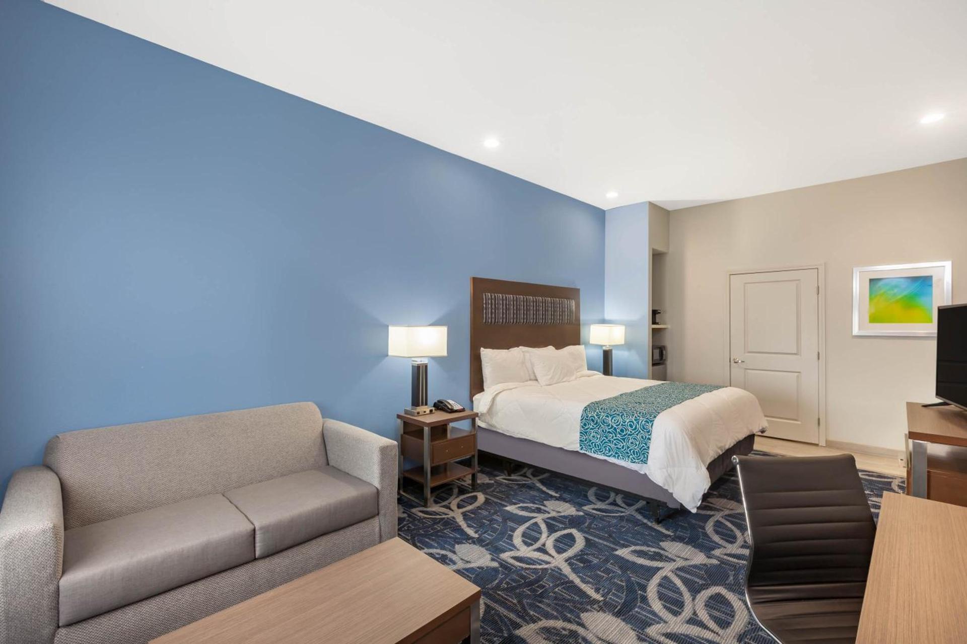 Baymont by Wyndham Houston Hobby Airport photo 17
