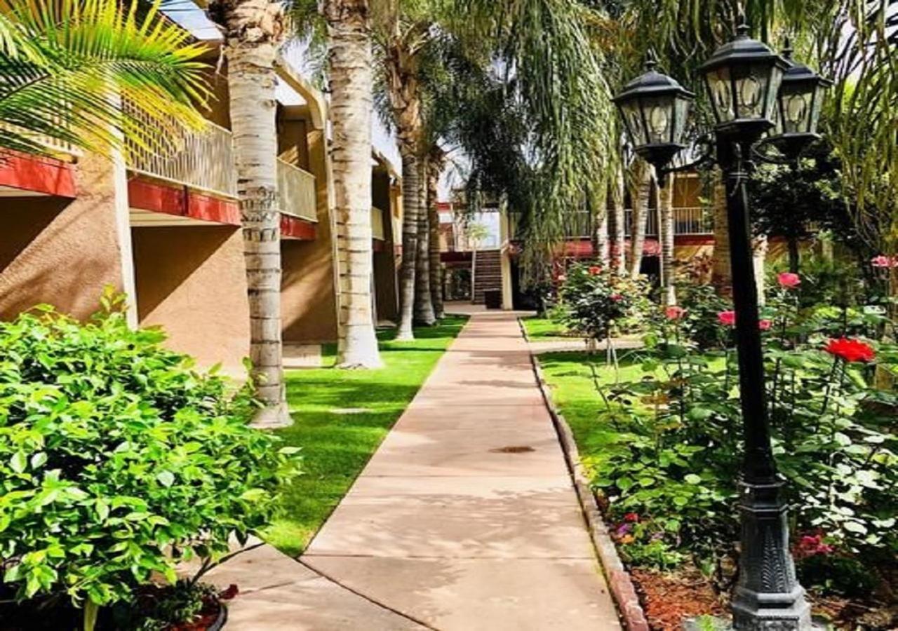Clarion Hotel Bakersfield North photo 18