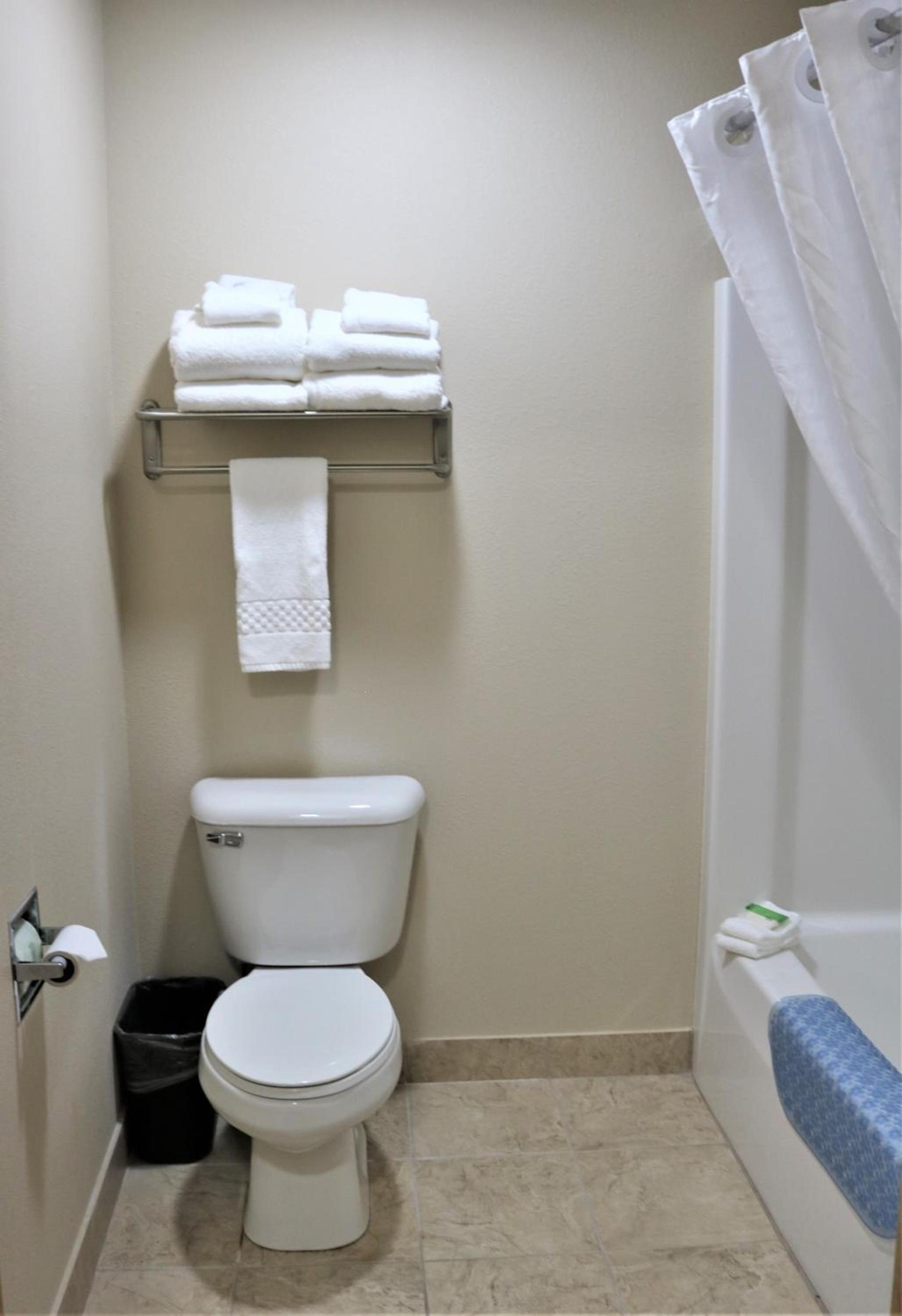 Rock Island Inn & Suites photo 32