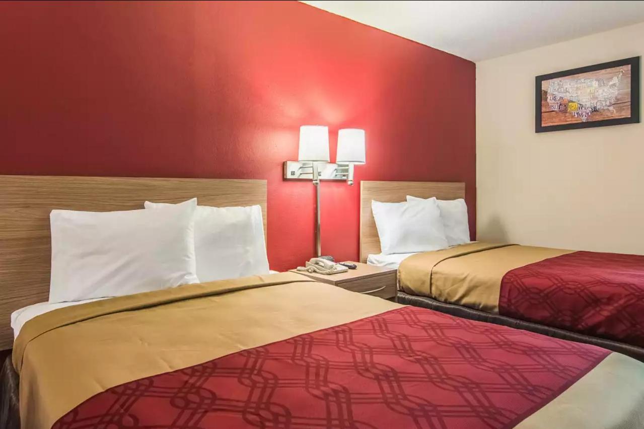 Econo Lodge Fort Payne photo 15