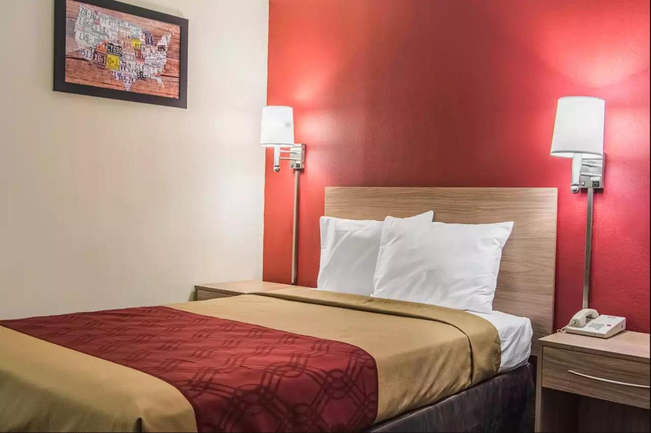 Econo Lodge Fort Payne photo 9