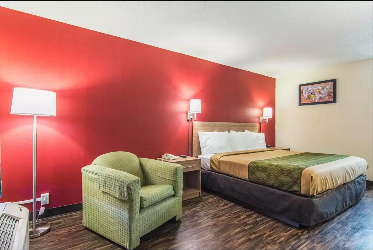 Econo Lodge Fort Payne photo 11