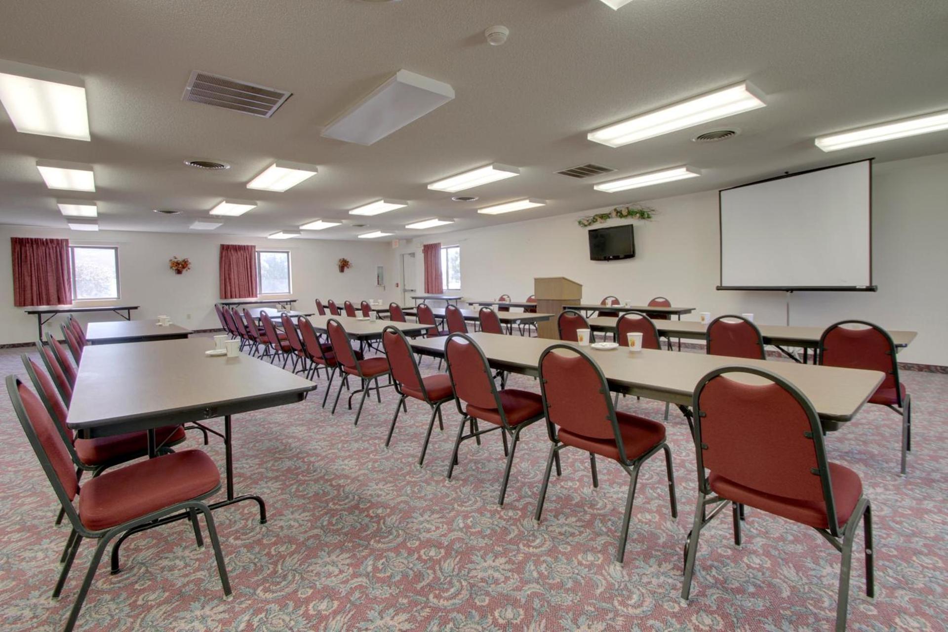 Super 8 by Wyndham Manhattan KS photo 29