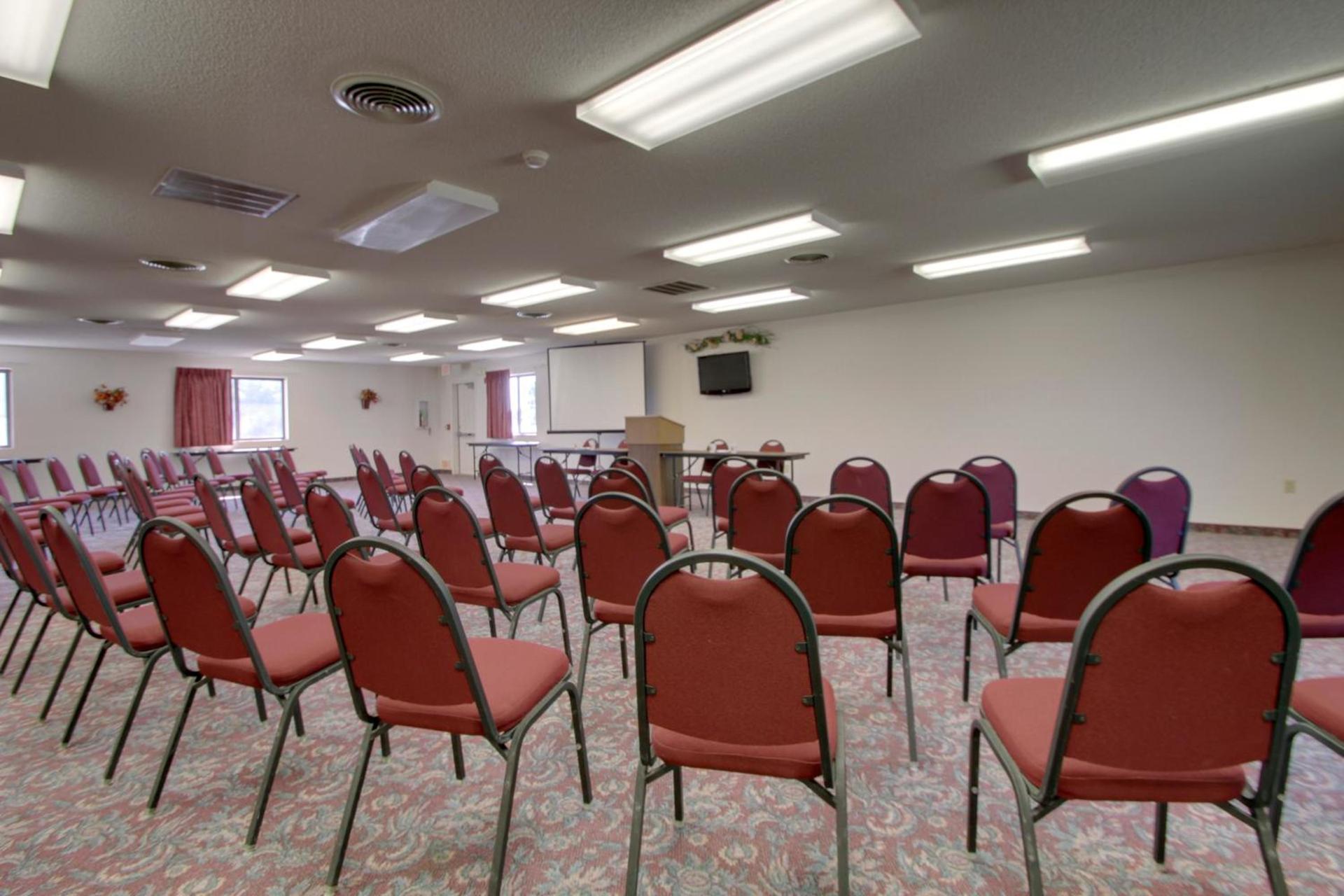 Super 8 by Wyndham Manhattan KS photo 28