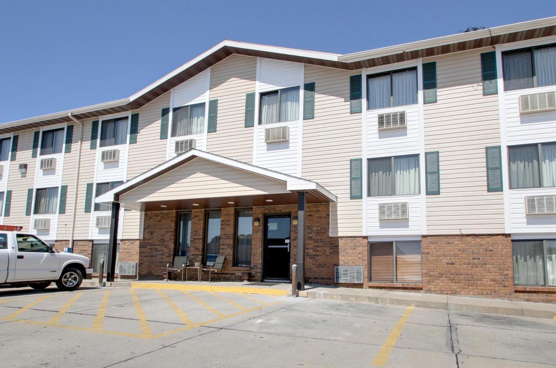 Super 8 by Wyndham Manhattan KS photo 35
