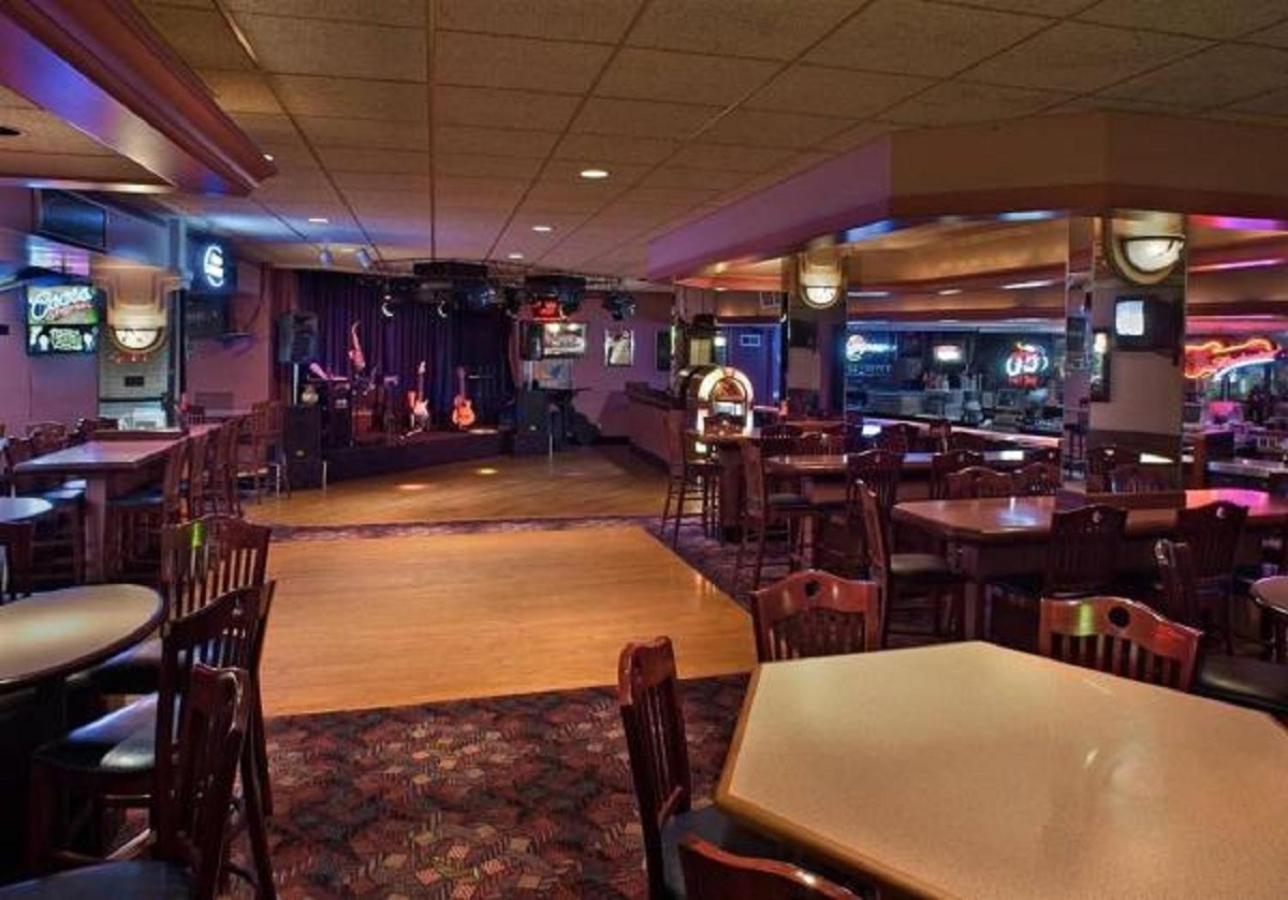 Red Lion Hotel Redding photo 39