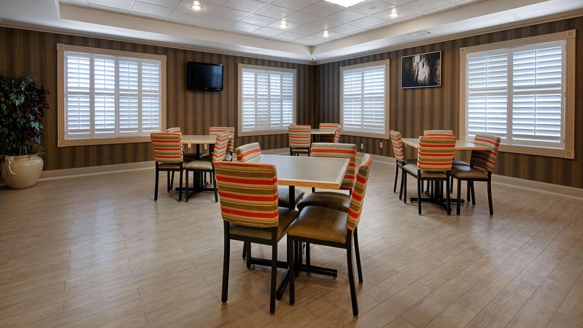 Best Western Plus Rama Inn & Suites photo 32