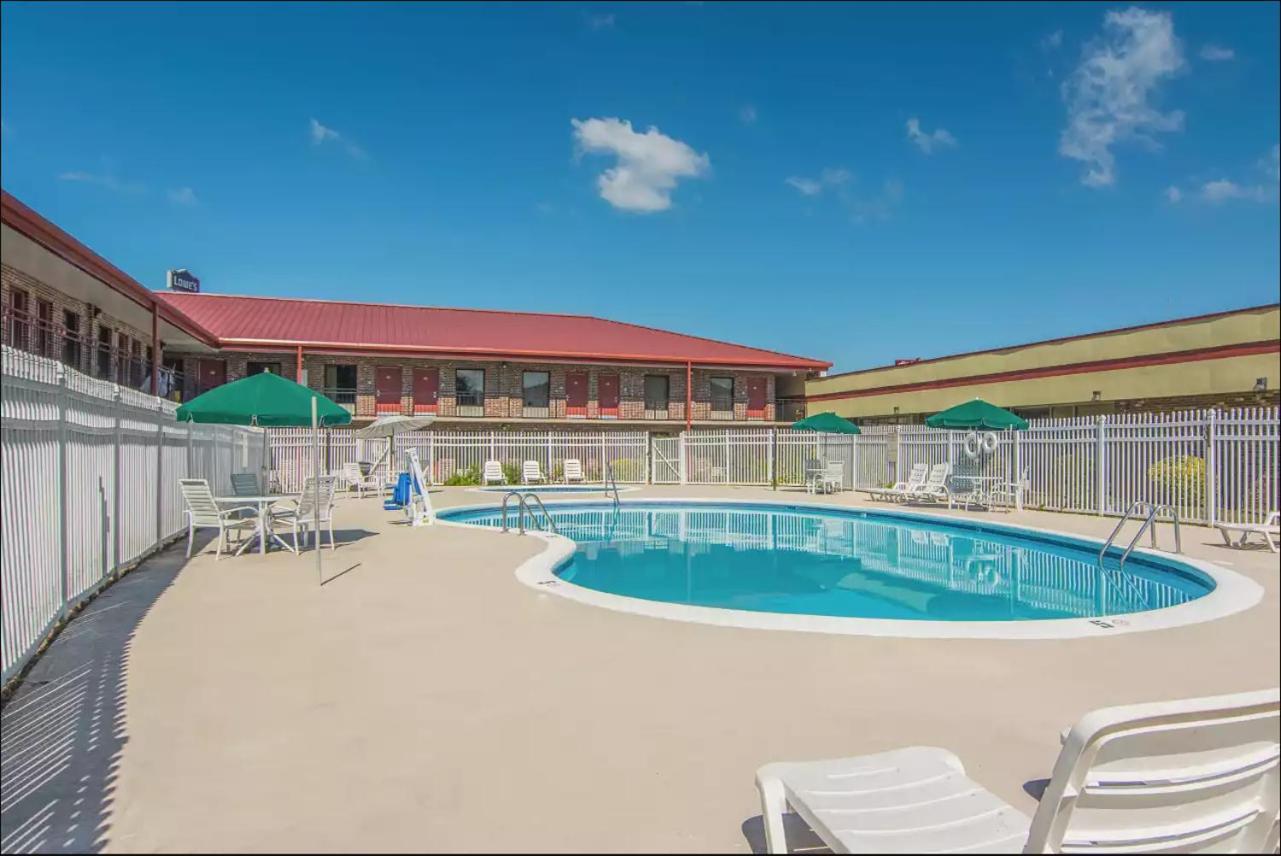 Econo Lodge Fort Payne photo 18