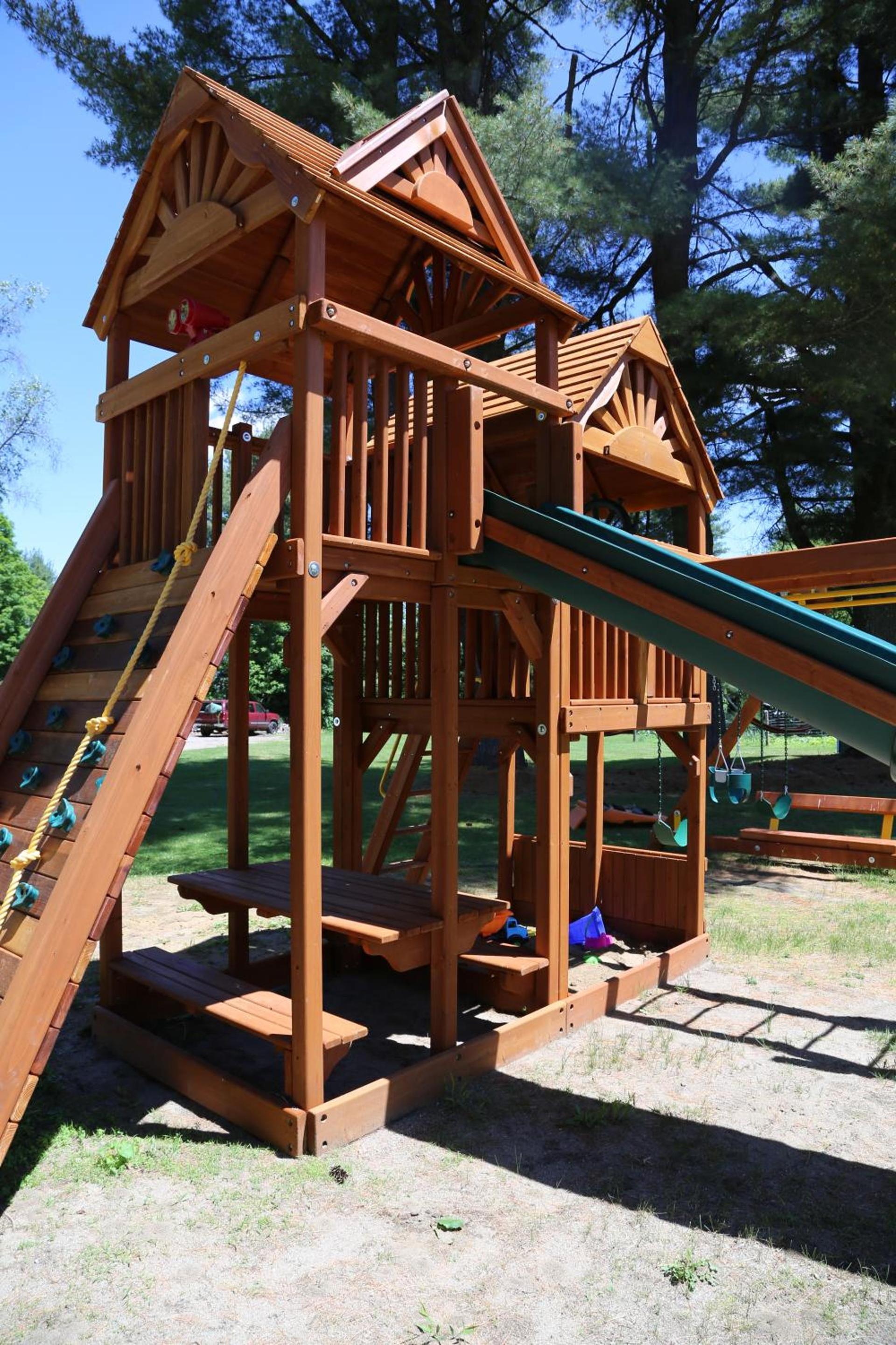 Rowe's Adirondack Cabins of Schroon Lake photo 10