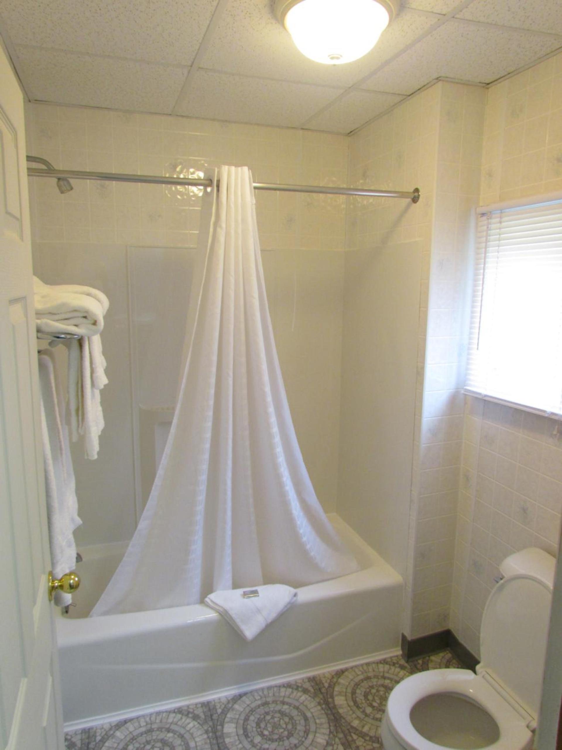 Kennebunkport Motor Lodge photo 22