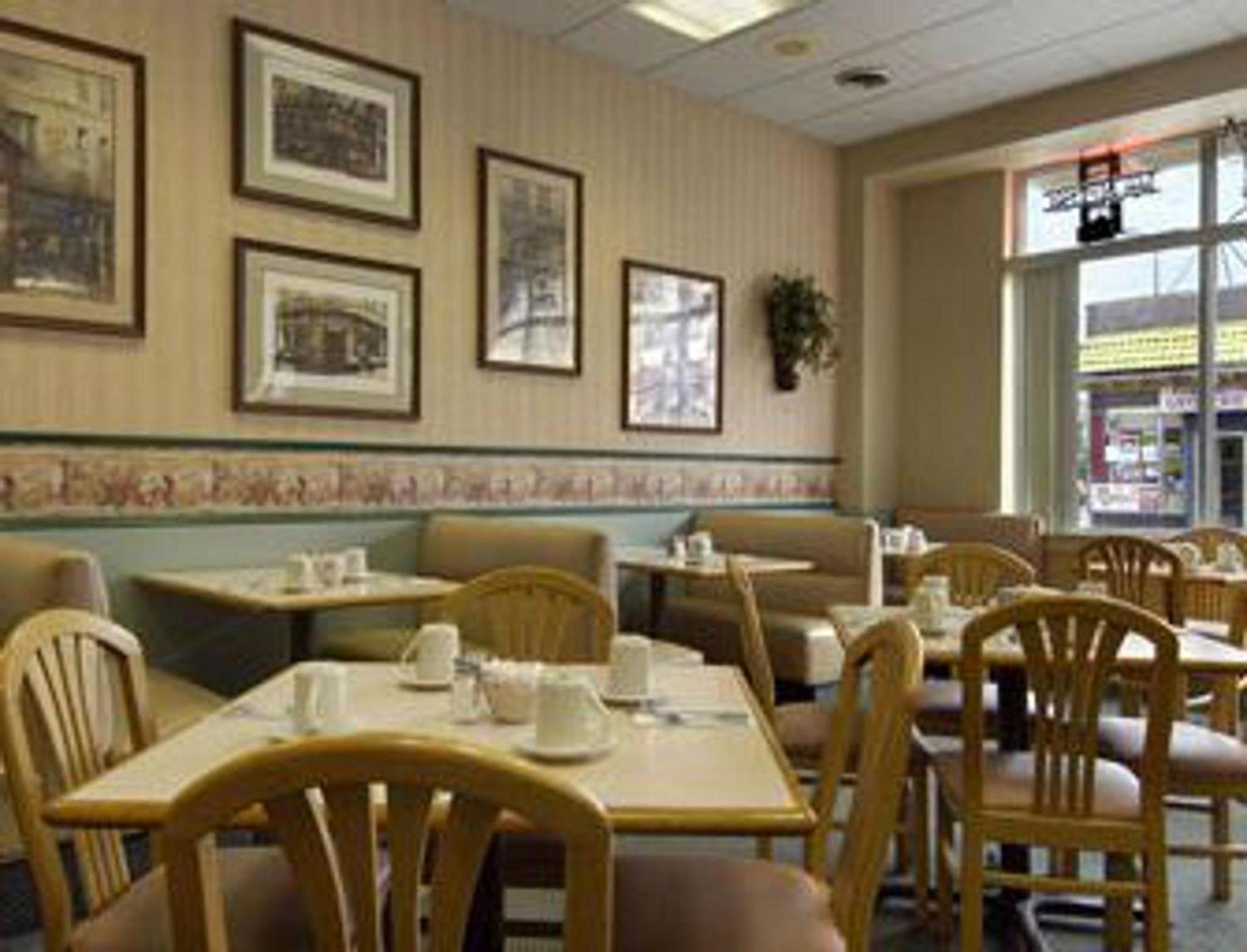 Howard Johnson by Wyndham Atlantic City photo 23