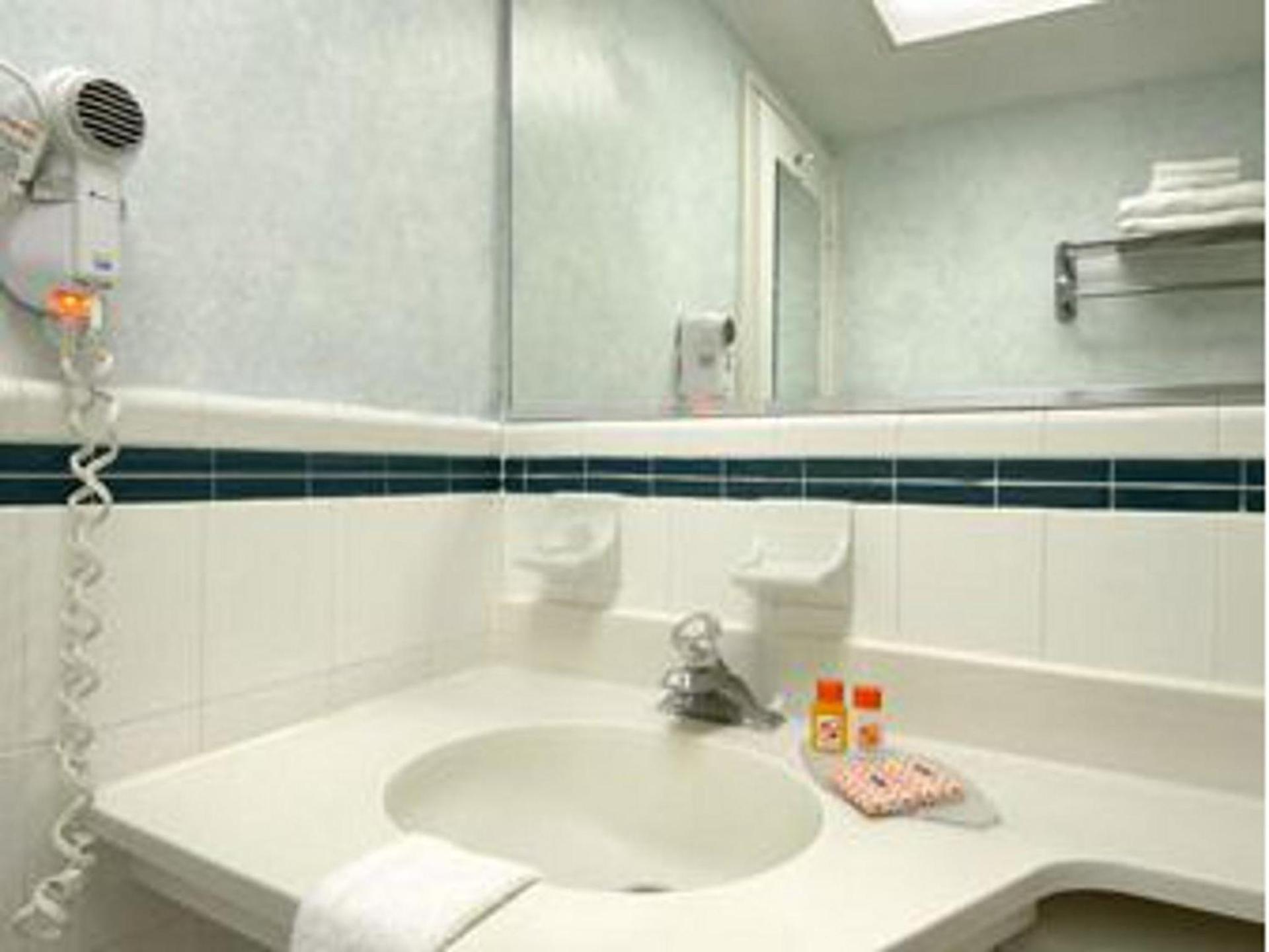 Howard Johnson by Wyndham Atlantic City photo 24