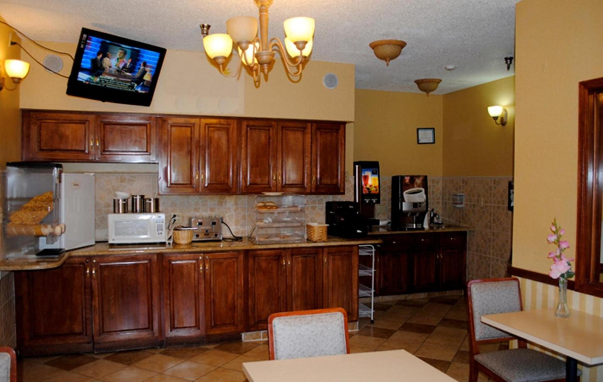 Geneva Motel photo 40