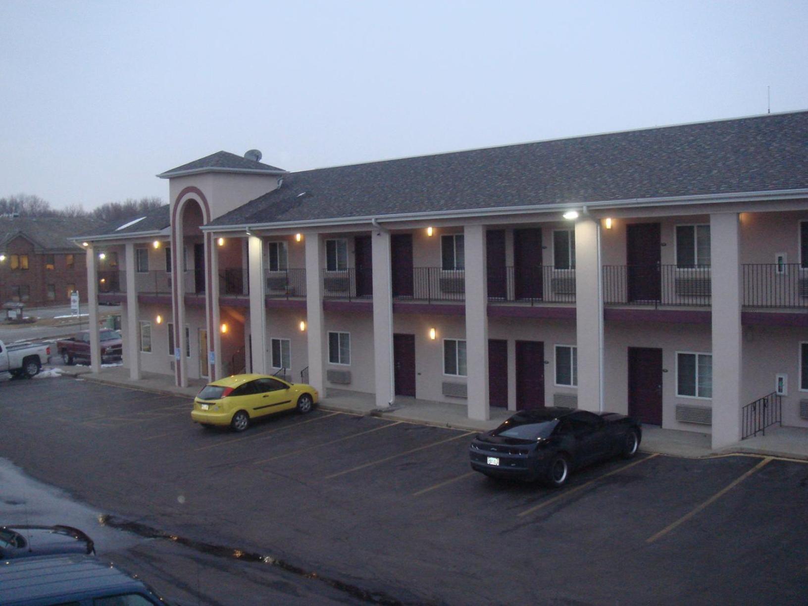 Townhouse Inn & Suites Omaha photo 2