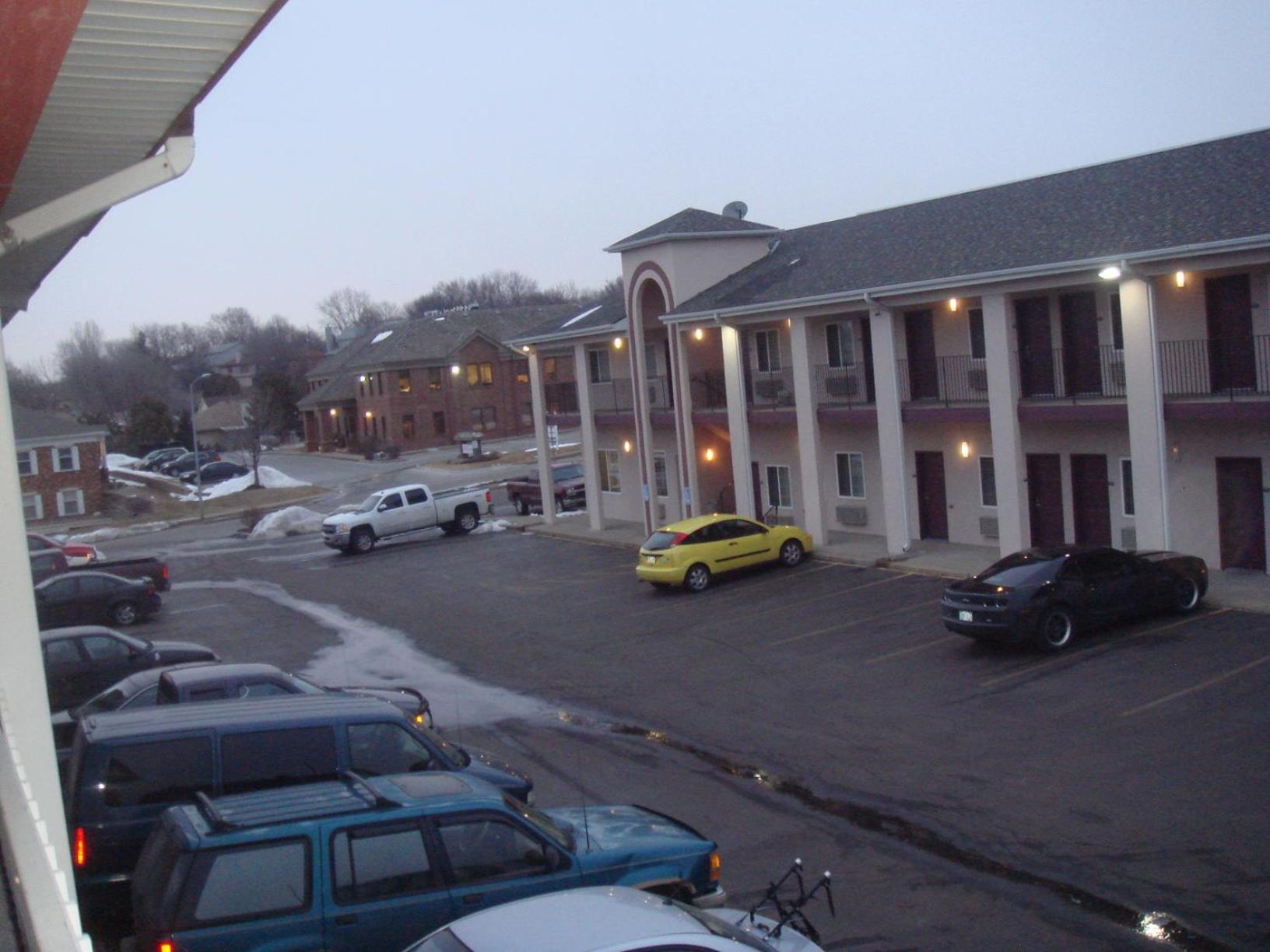 Townhouse Inn & Suites Omaha photo 18