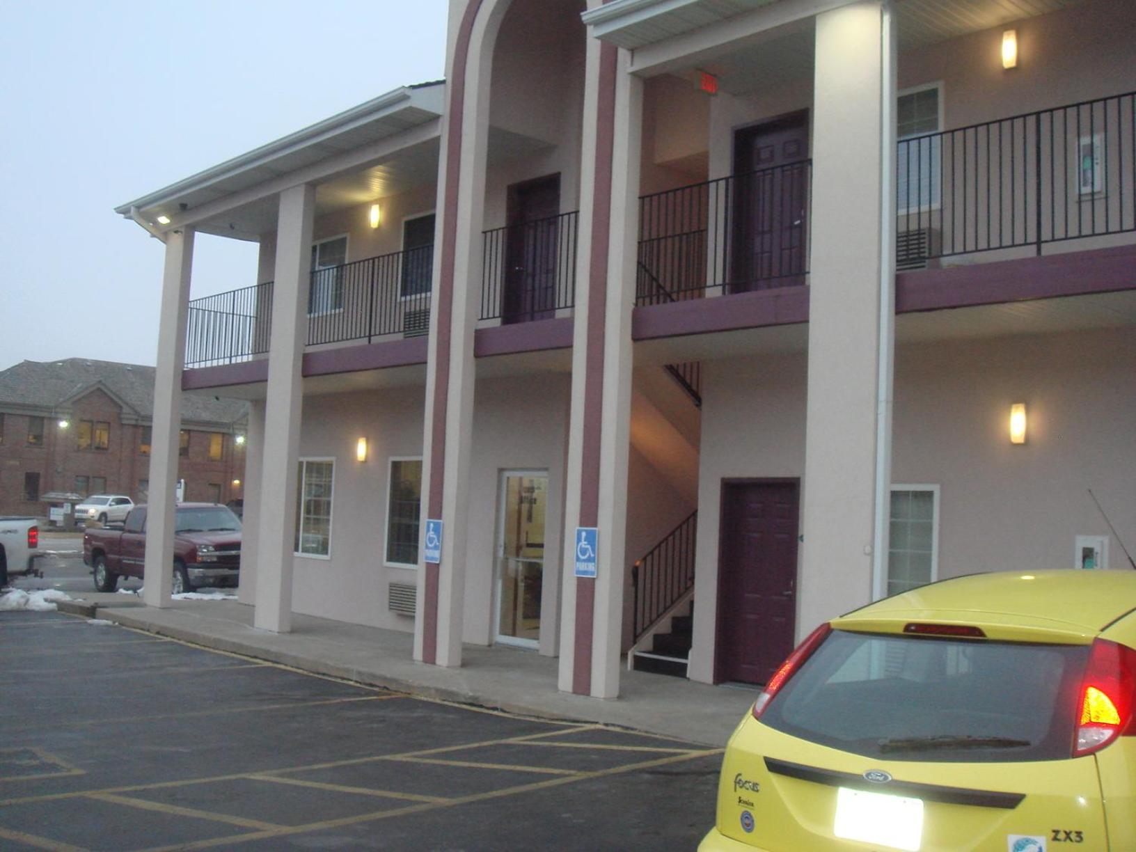 Townhouse Inn & Suites Omaha photo 16