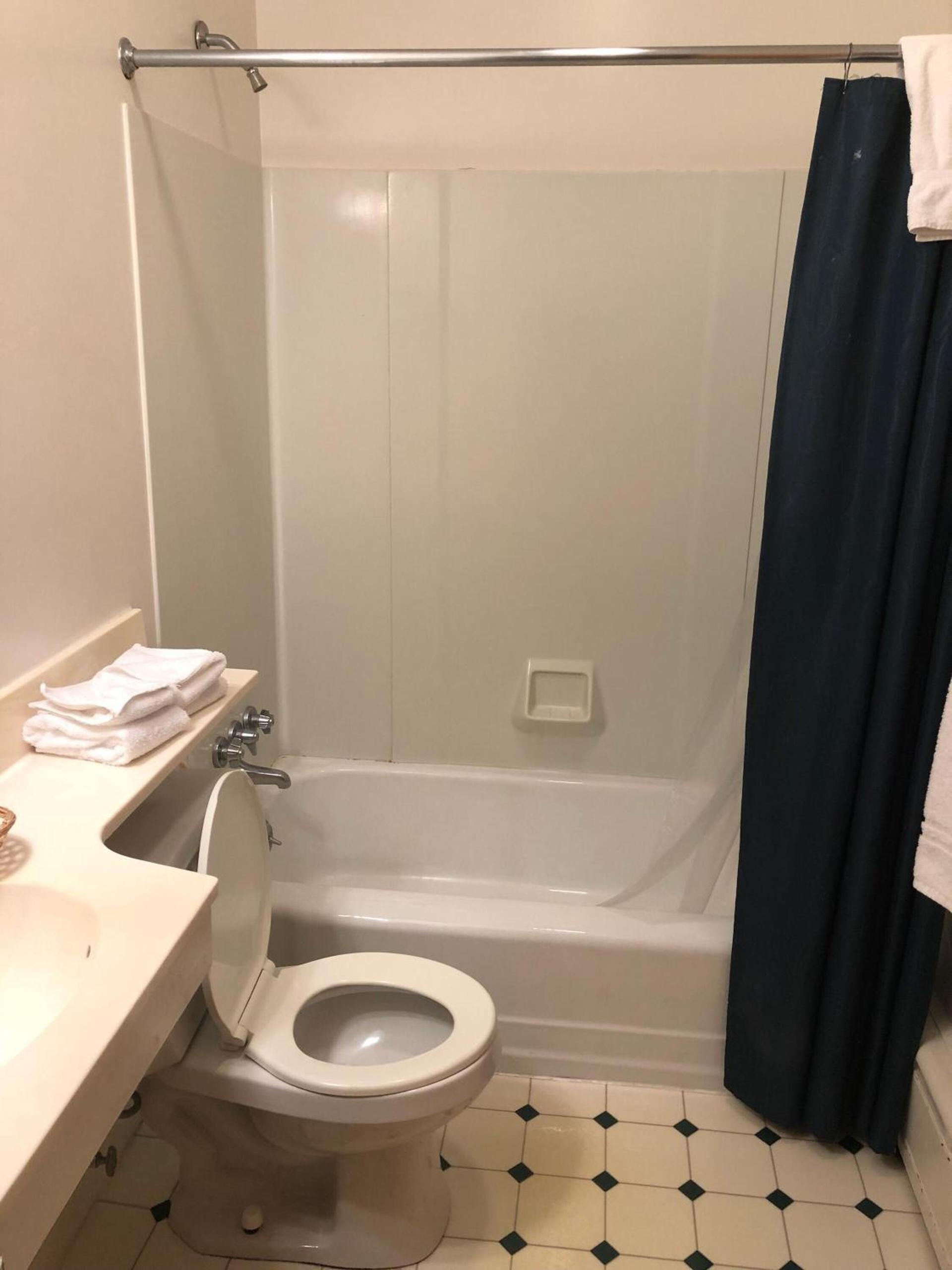 Sara Placid Inn & Suites photo 61