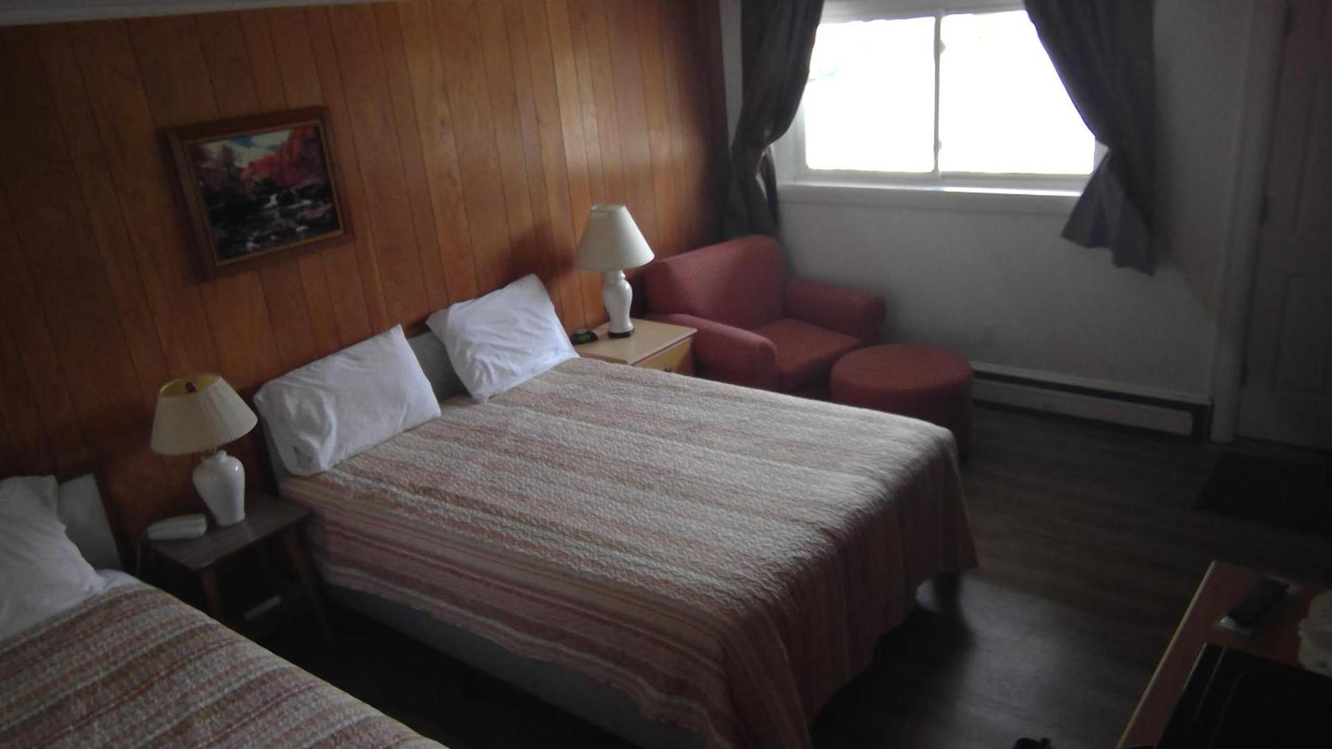 Northern Peaks Motor Inn photo 11