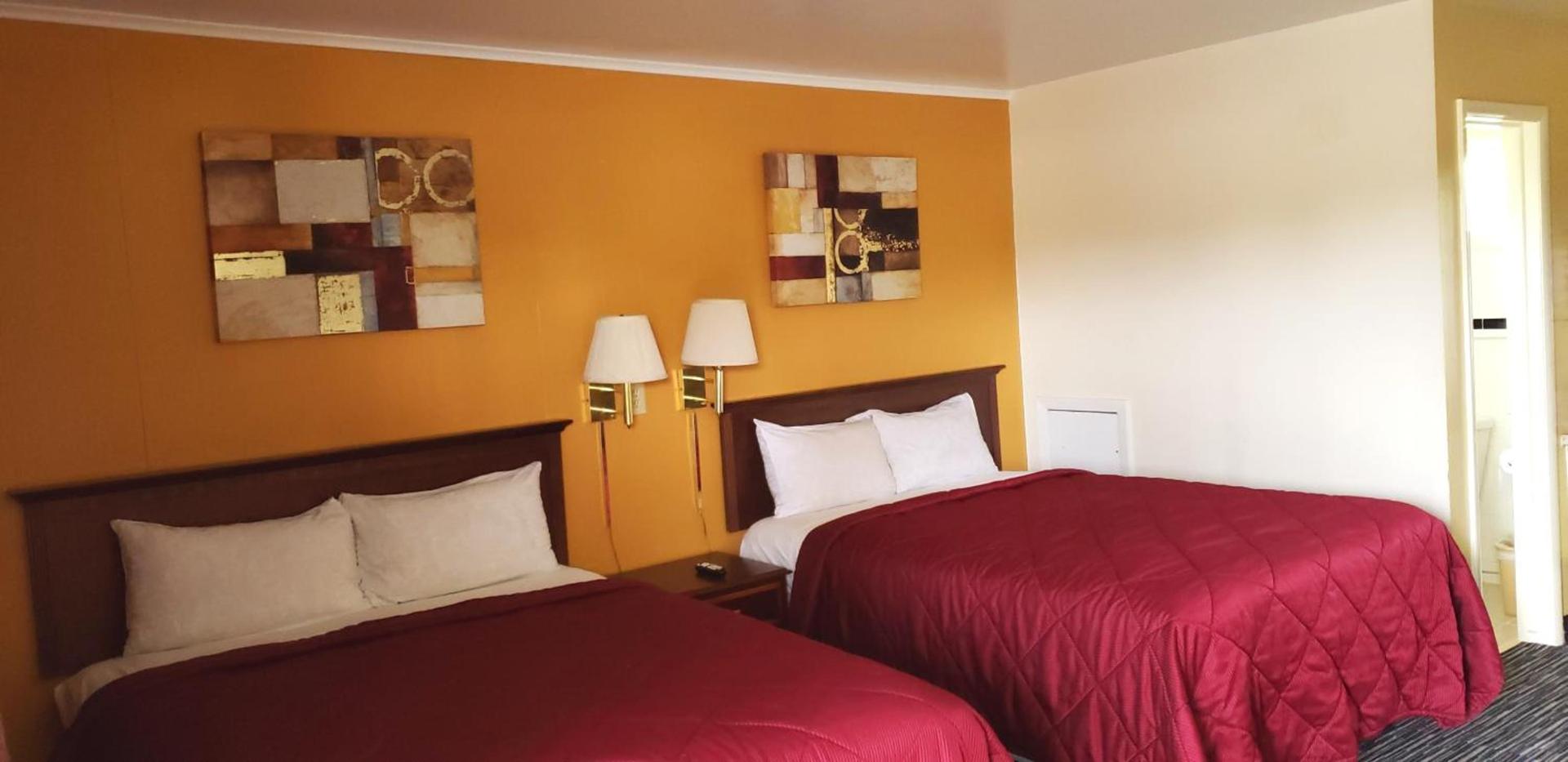 Super 7 Motel photo 43