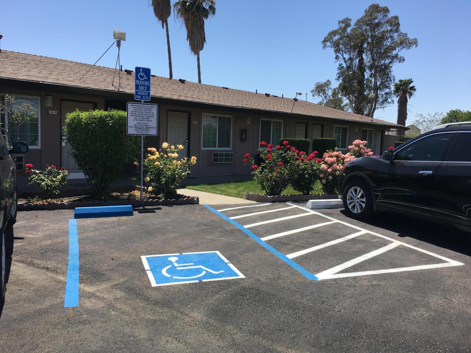 Maple Inn and Suites Los Banos photo 35