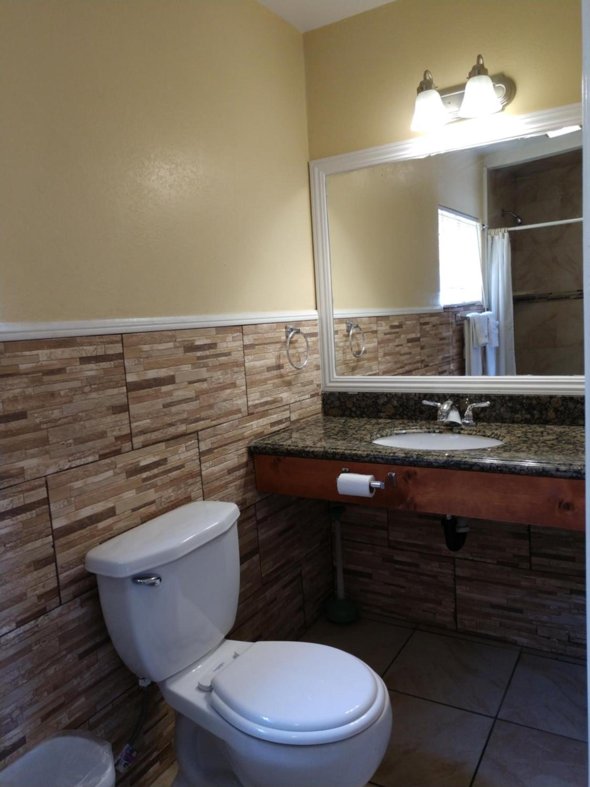Bartlett Motel photo 7