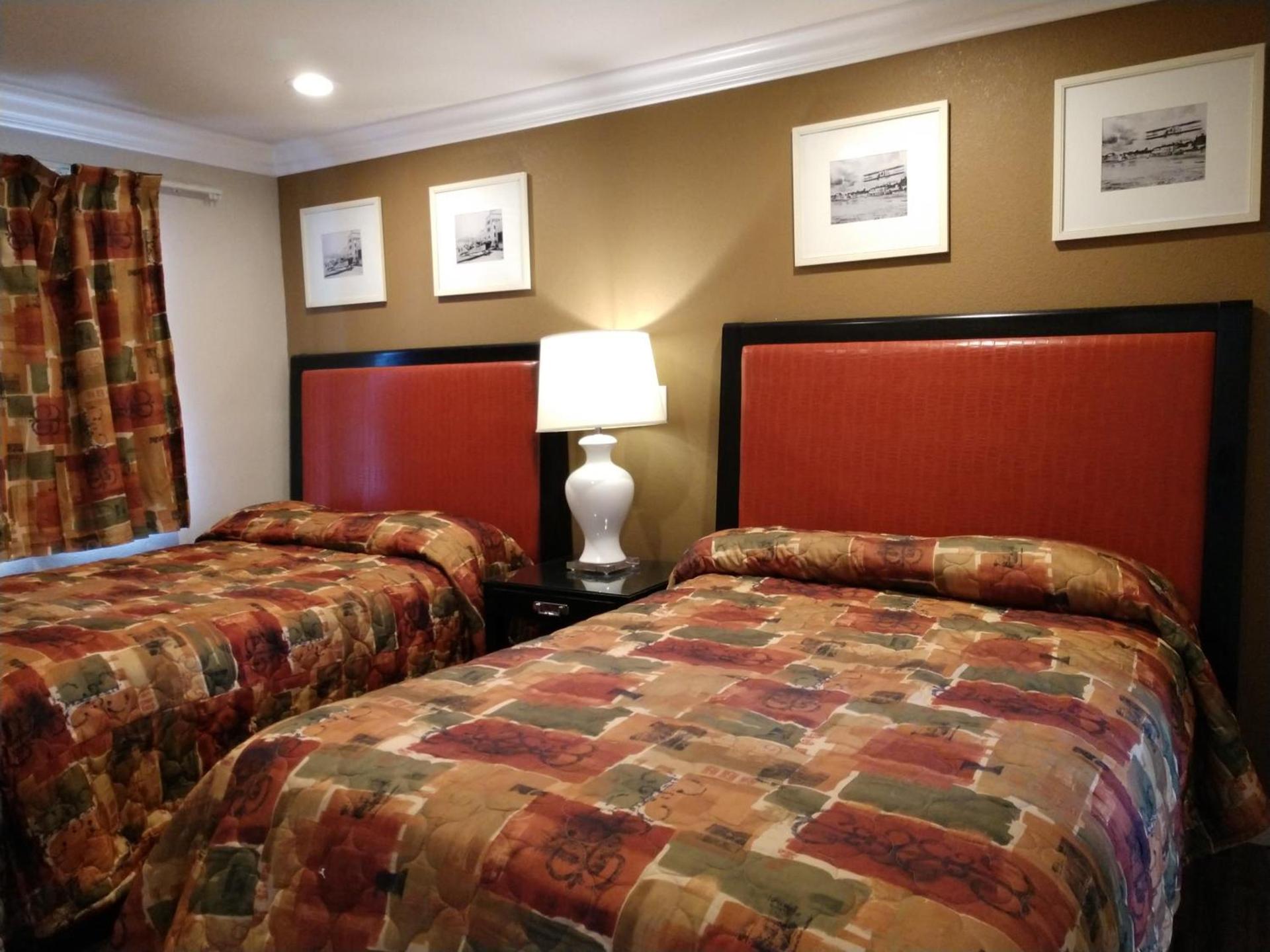 Bartlett Motel photo 16