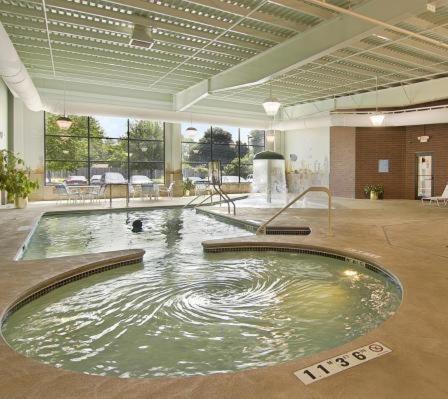 Ramada by Wyndham Bettendorf photo 2