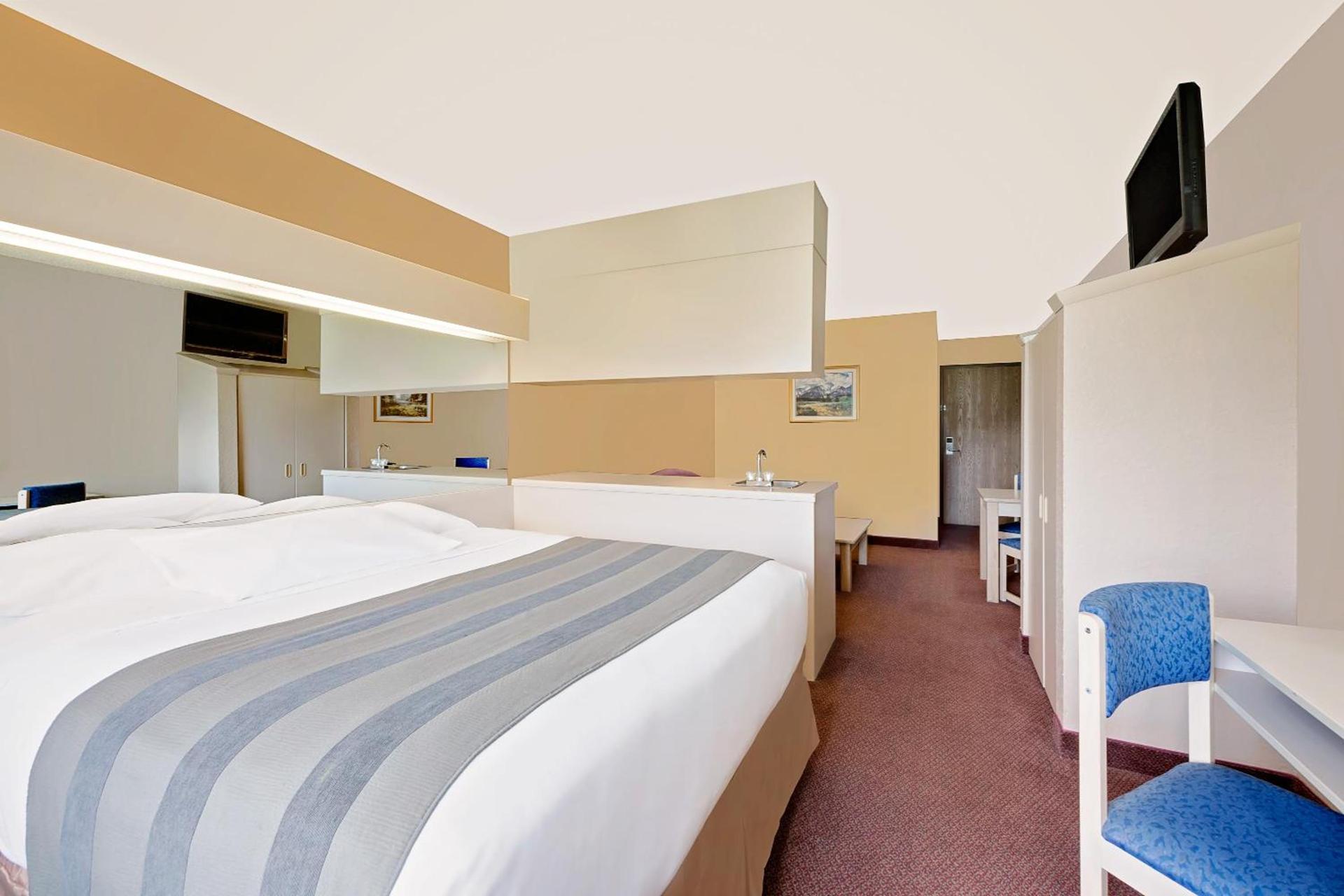Microtel Inn & Suites by Wyndham Joplin photo 6