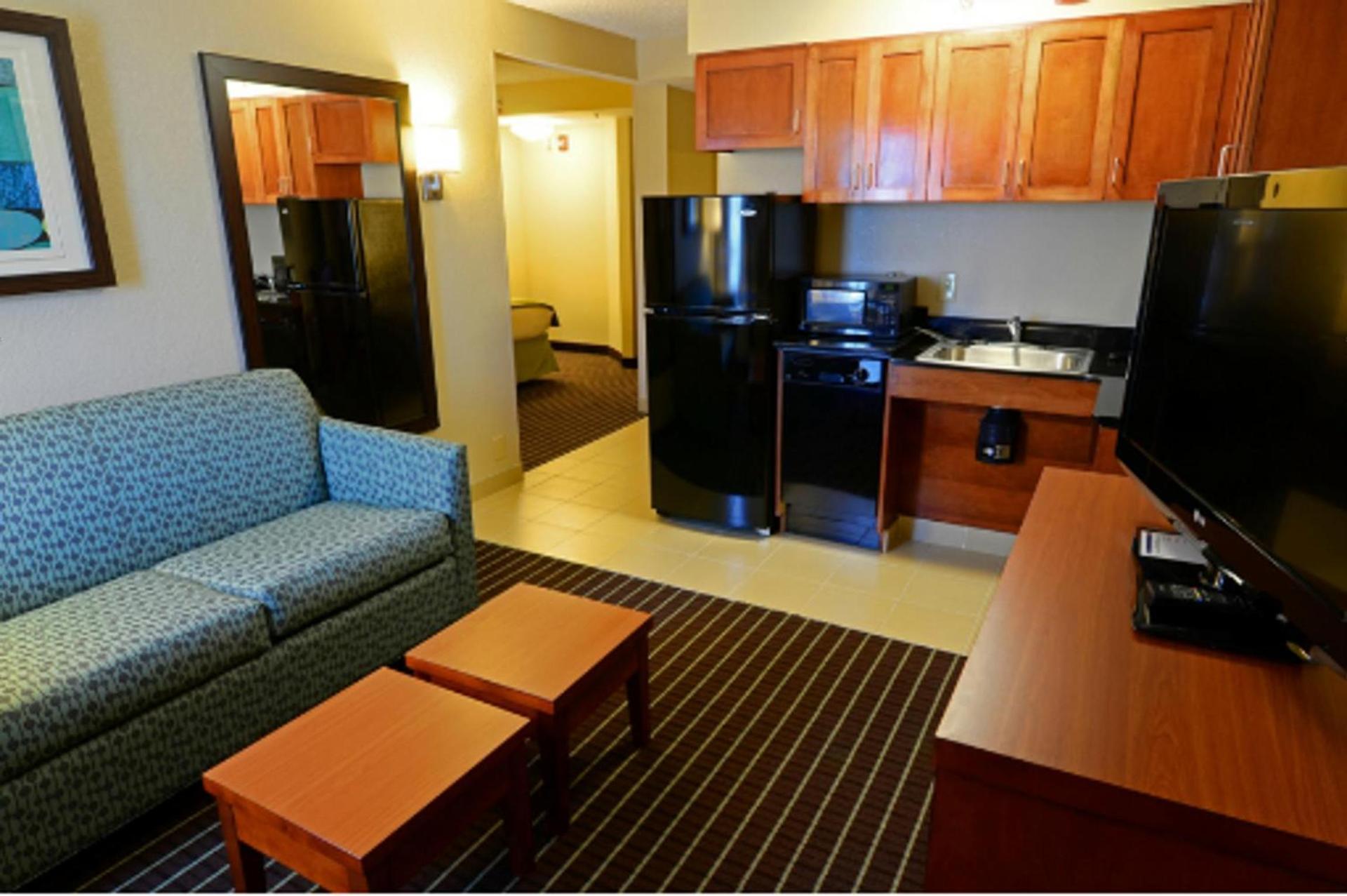 Holiday Inn Express Hotels- Hampton by IHG photo 3