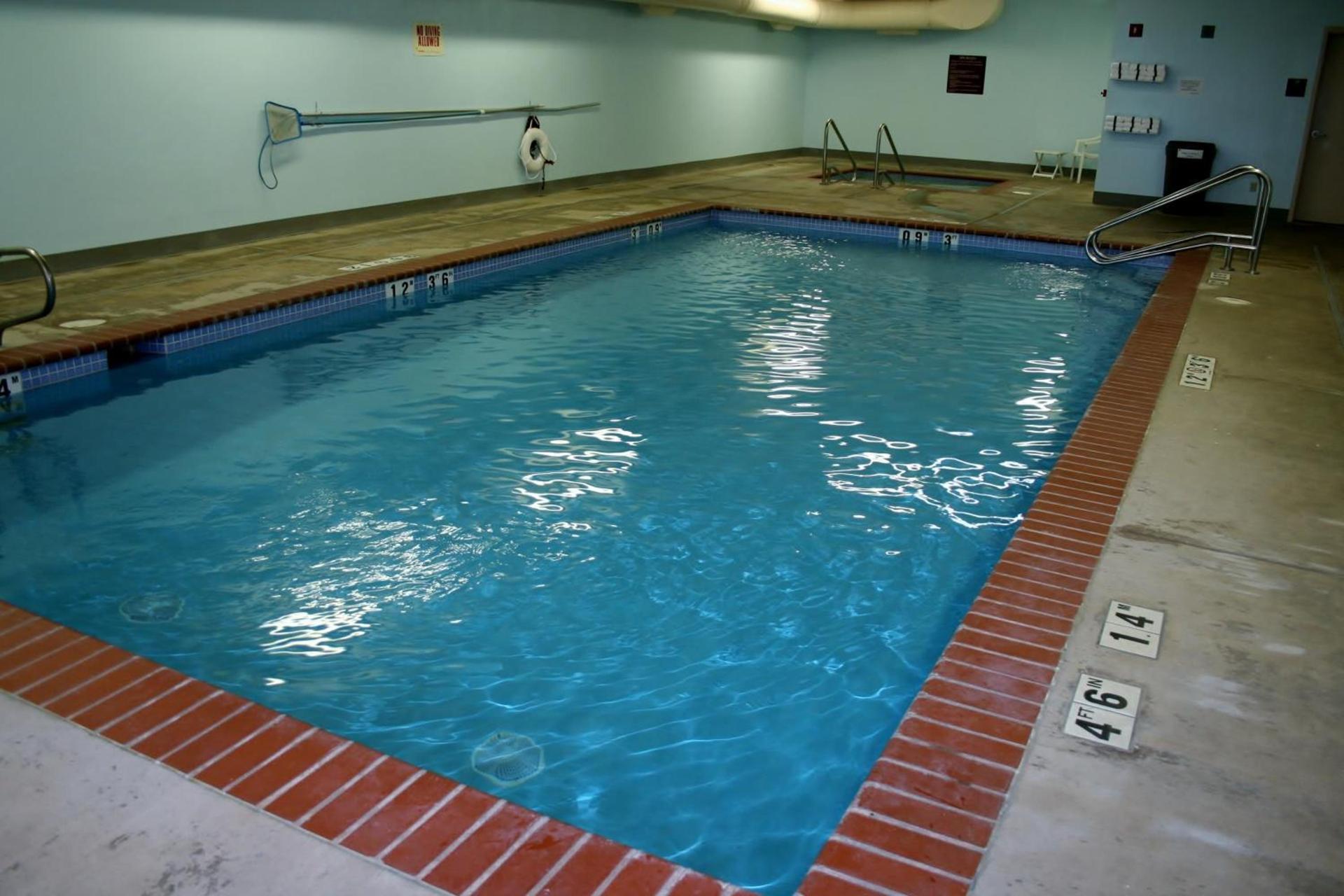 Evergreen Inn & Suites photo 4