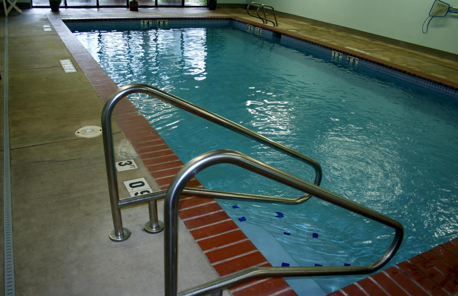 Evergreen Inn & Suites photo 9