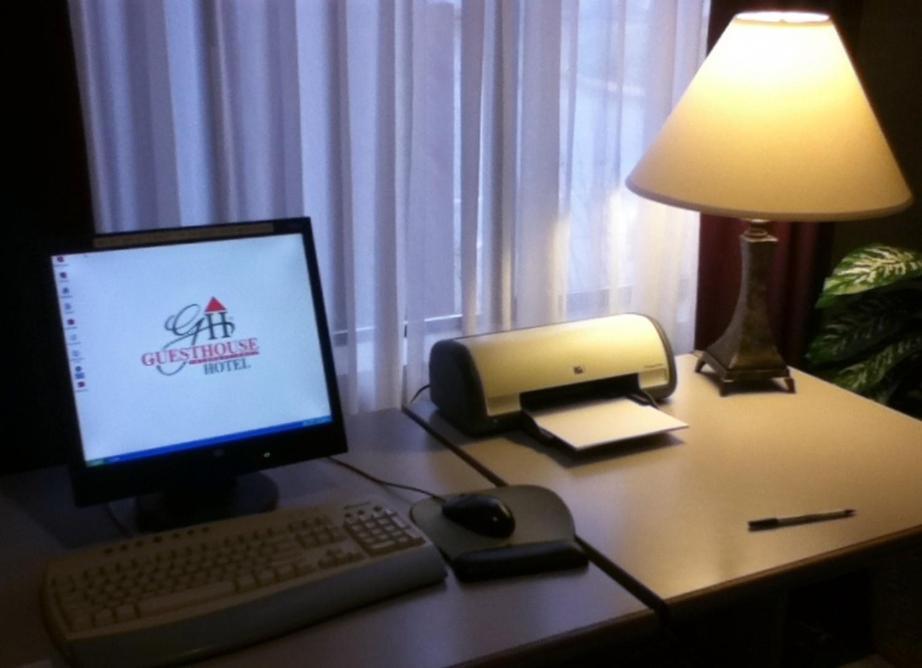 Evergreen Inn & Suites photo 8