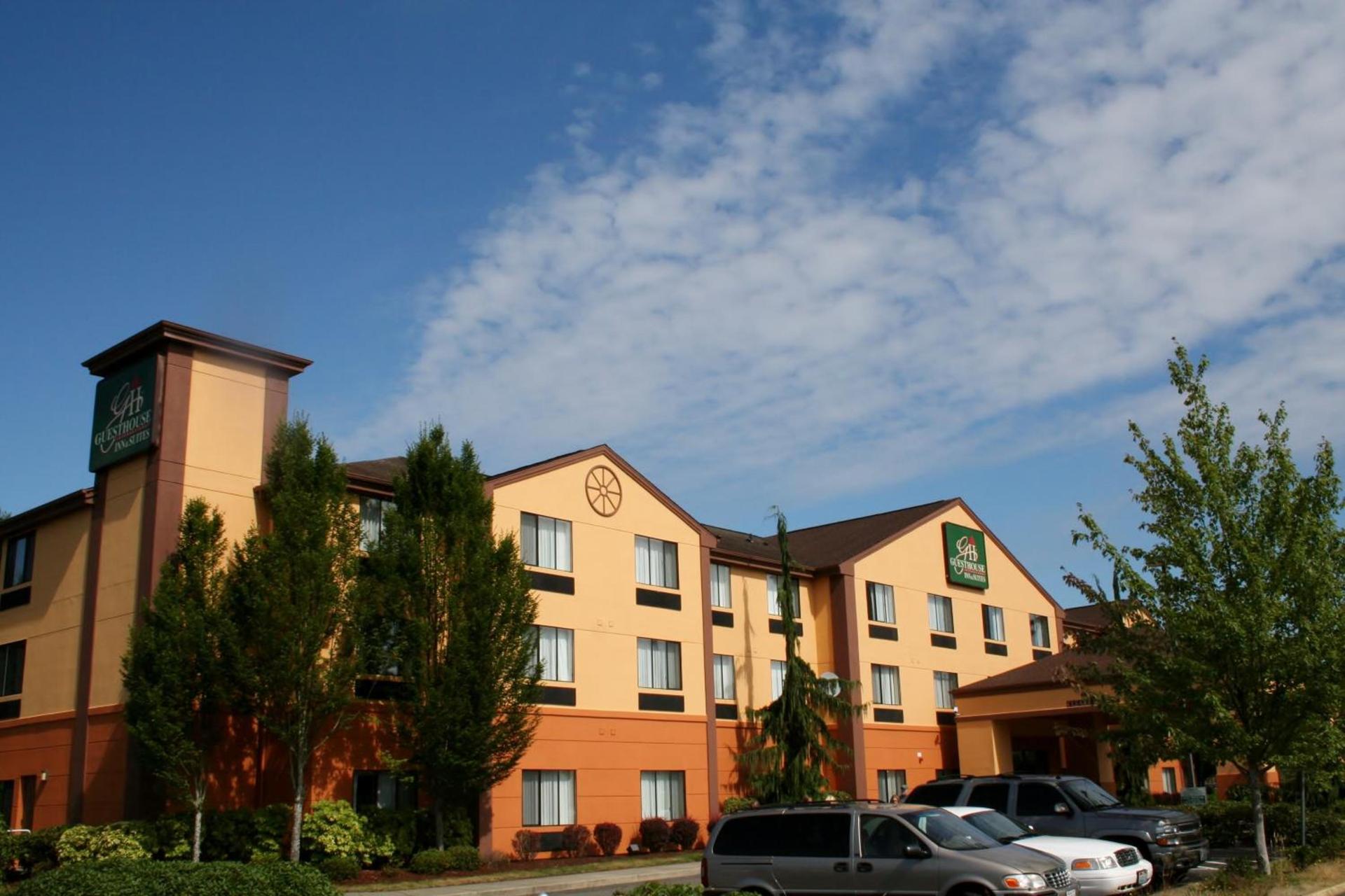 Evergreen Inn & Suites photo 6